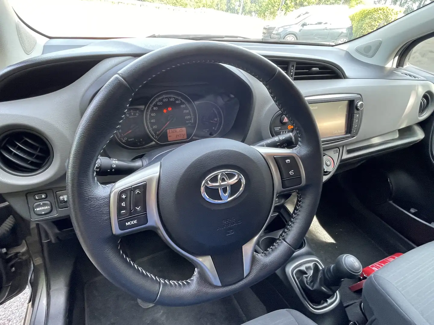 Toyota Yaris 1.0i VVT-i Comfort Grau - 2
