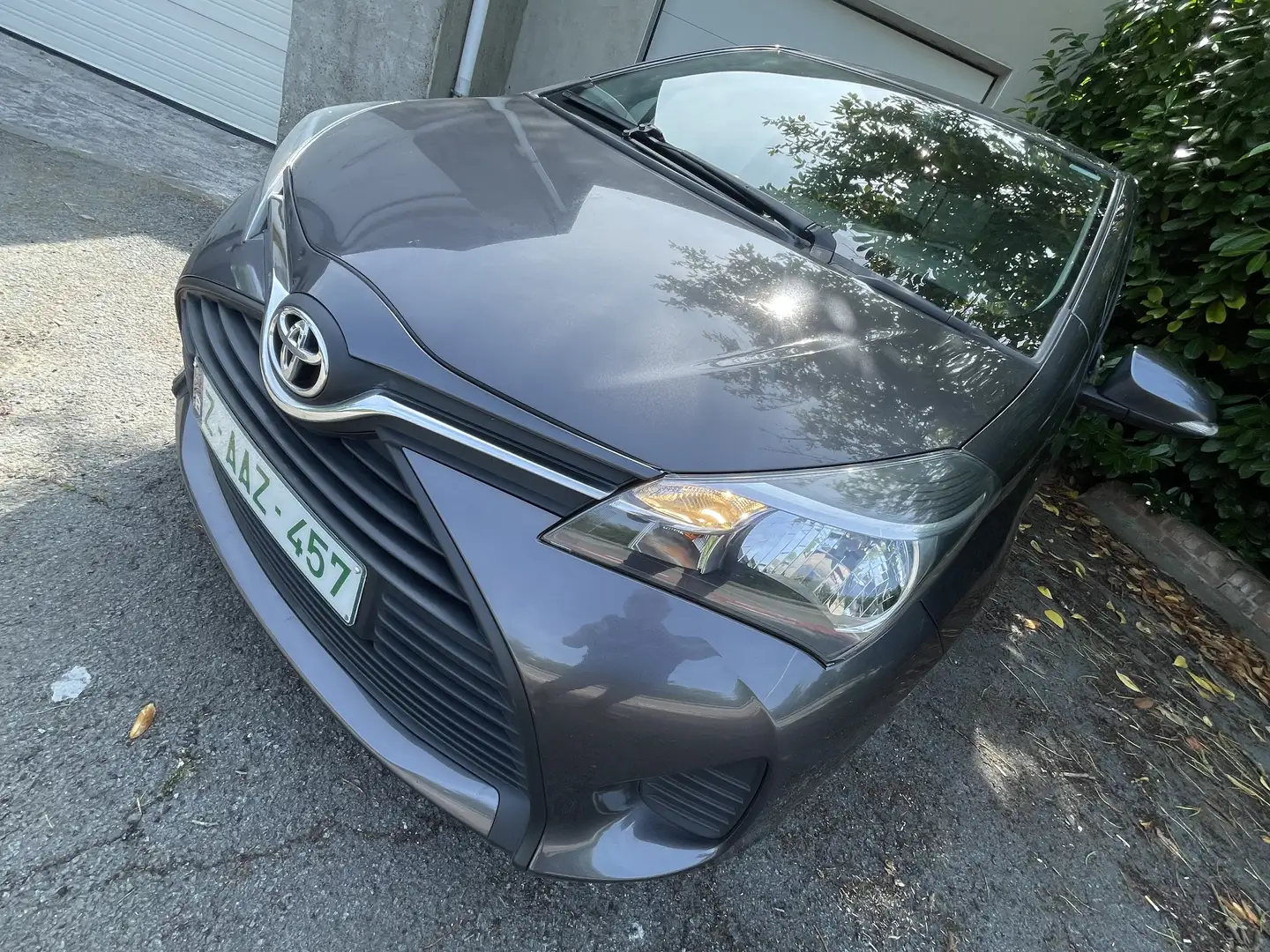 Toyota Yaris 1.0i VVT-i Comfort Grau - 1