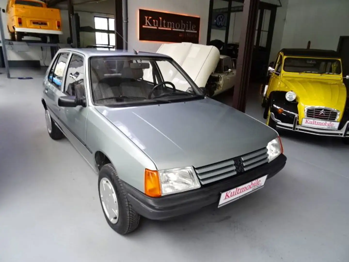 Peugeot 205 205 GR D Grün - 1