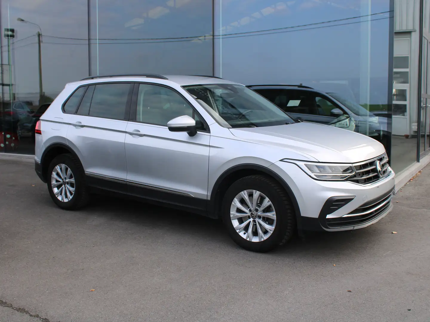 Volkswagen Tiguan 1.4 eHybrid PHEV OPF DSG (110 kW)-AC-NAVI-CAMERA Plateado - 1