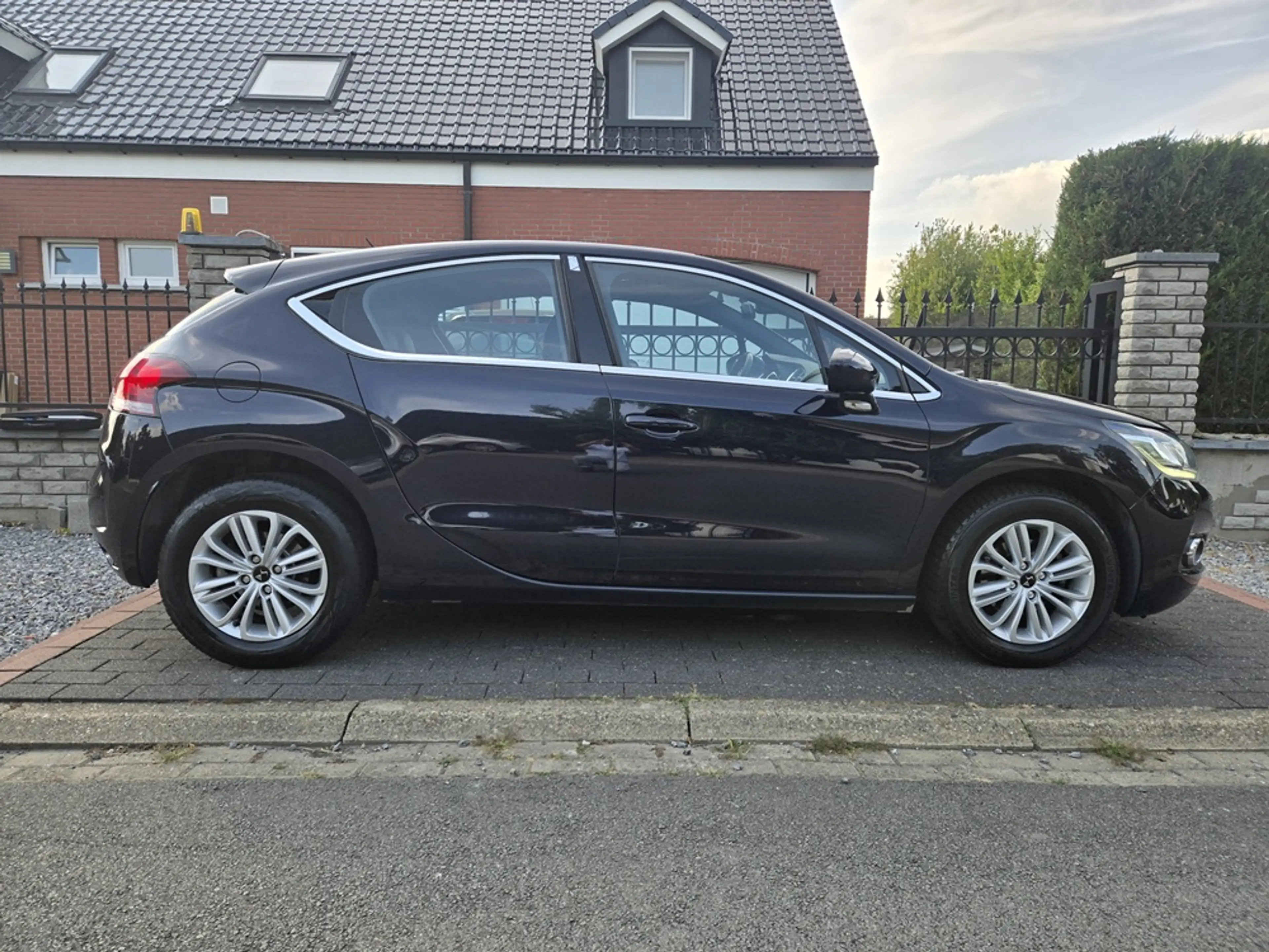 DS Automobiles DS 4 DS 4 1.2 PureTech Business GPS — photo 8