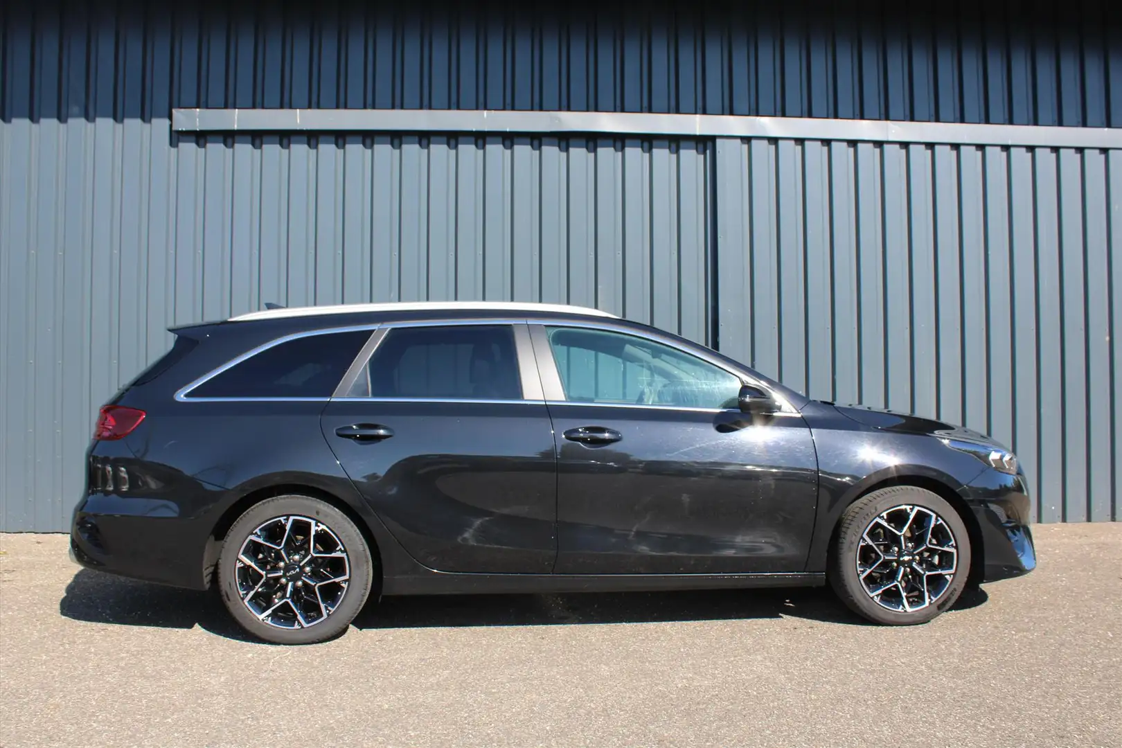 Kia Ceed SW / cee'd SW 1.5 T-GDi 140pk GT-Line Panoramisch Open Dak | Car Zwart - 2