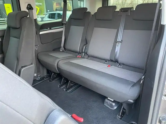 Opel Zafira Life view 9