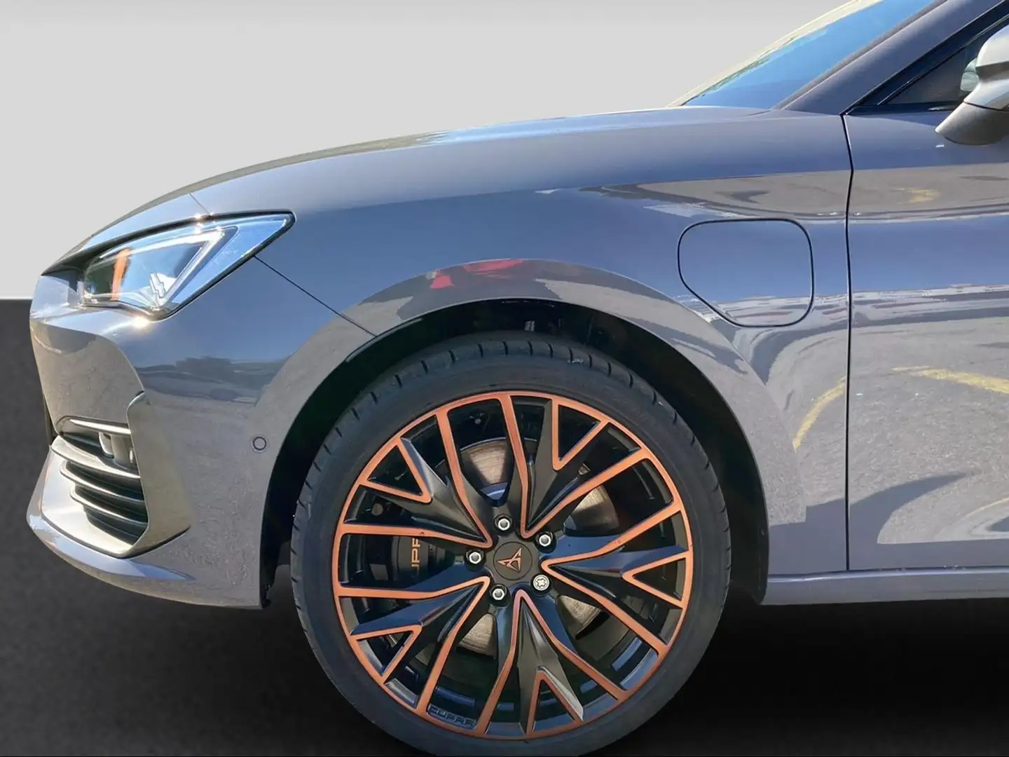 CUPRA Leon TRIBE VZ eHYBRID DSG 245 Grau - 2