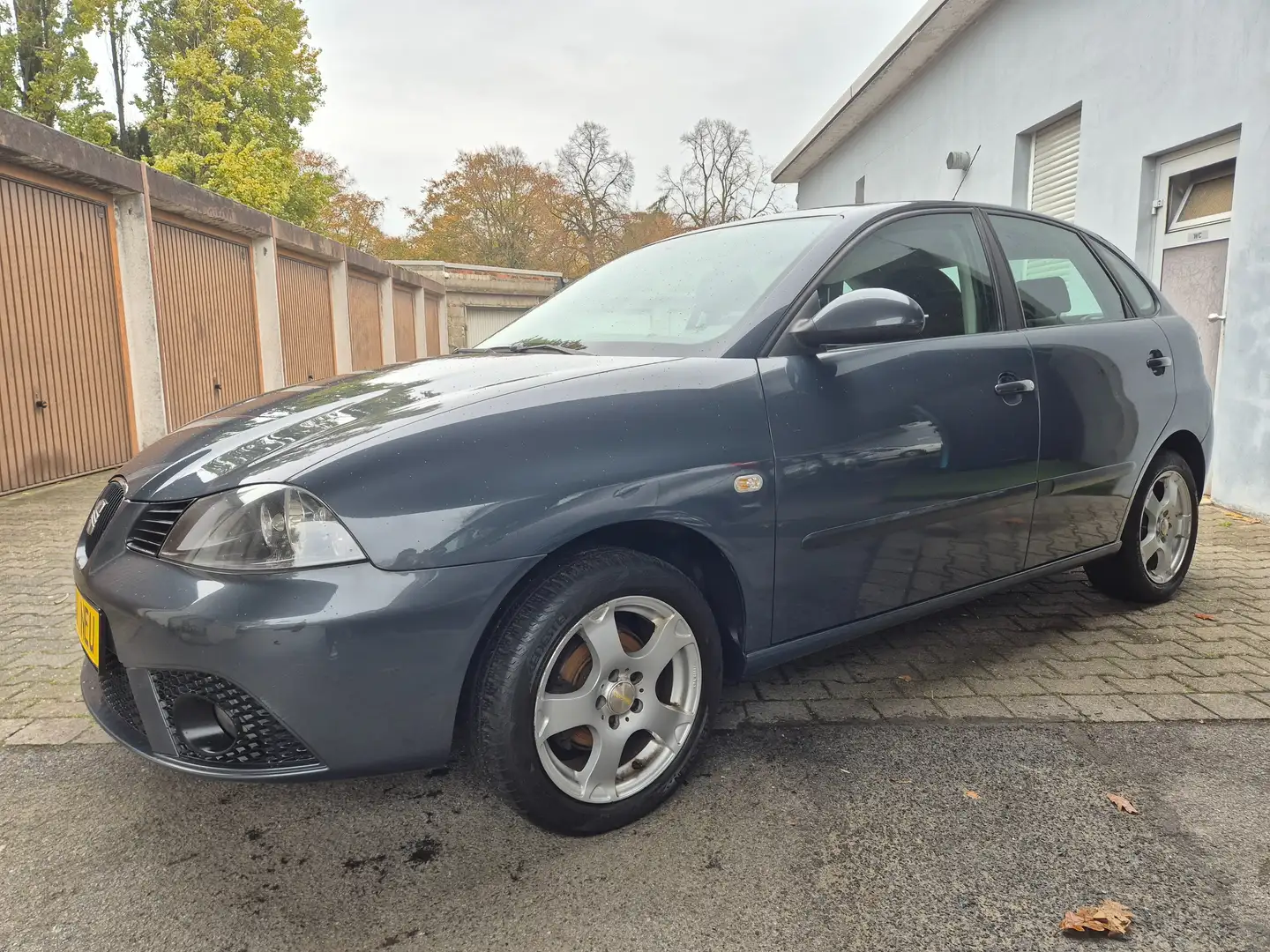 SEAT Ibiza Comfort Edition /Klimaaut/Tüv Neu/Zahnr.Neu/ Gris - 2
