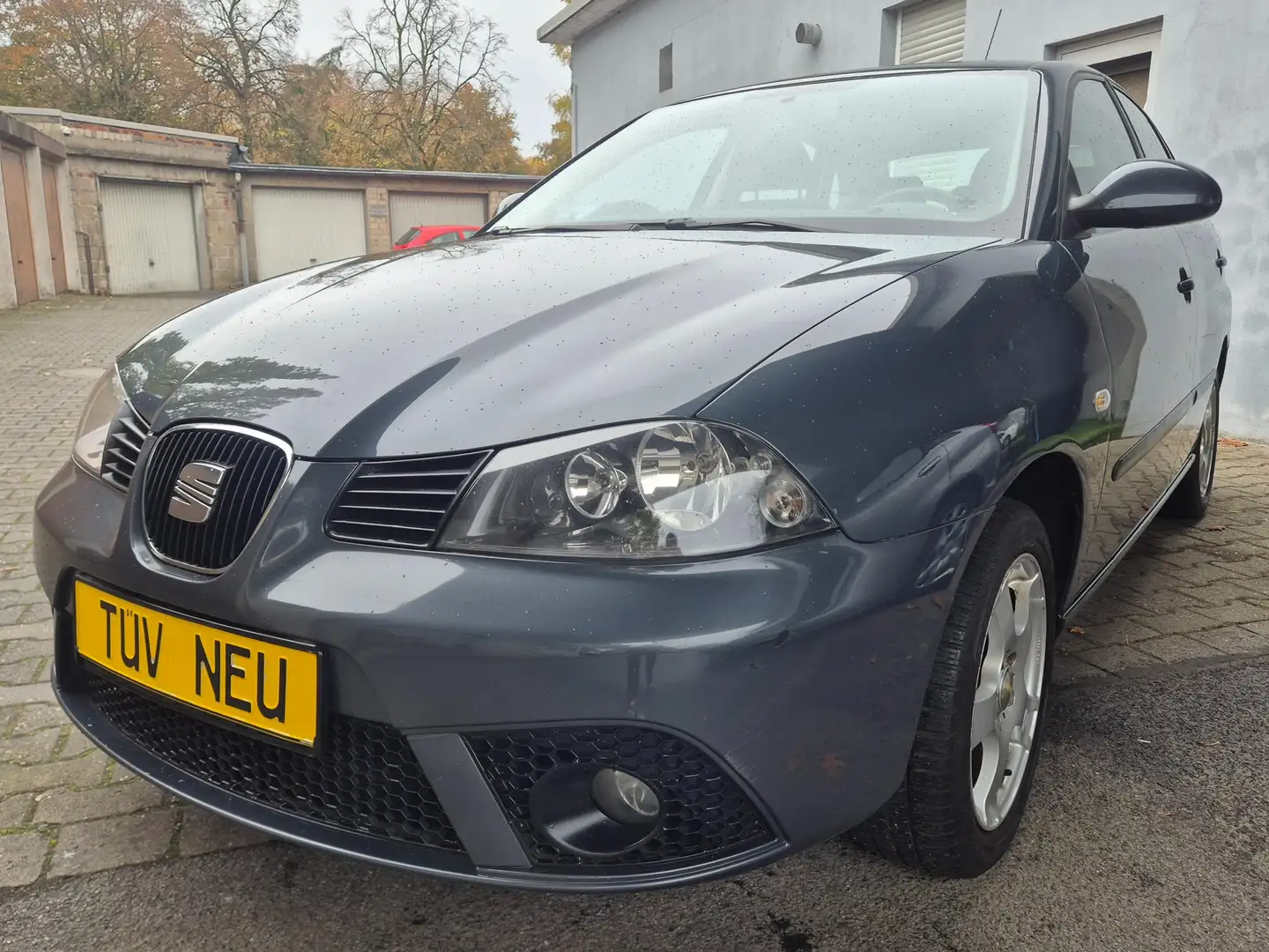 SEAT Ibiza Comfort Edition /Klimaaut/Tüv Neu/Zahnr.Neu/ Gris - 1