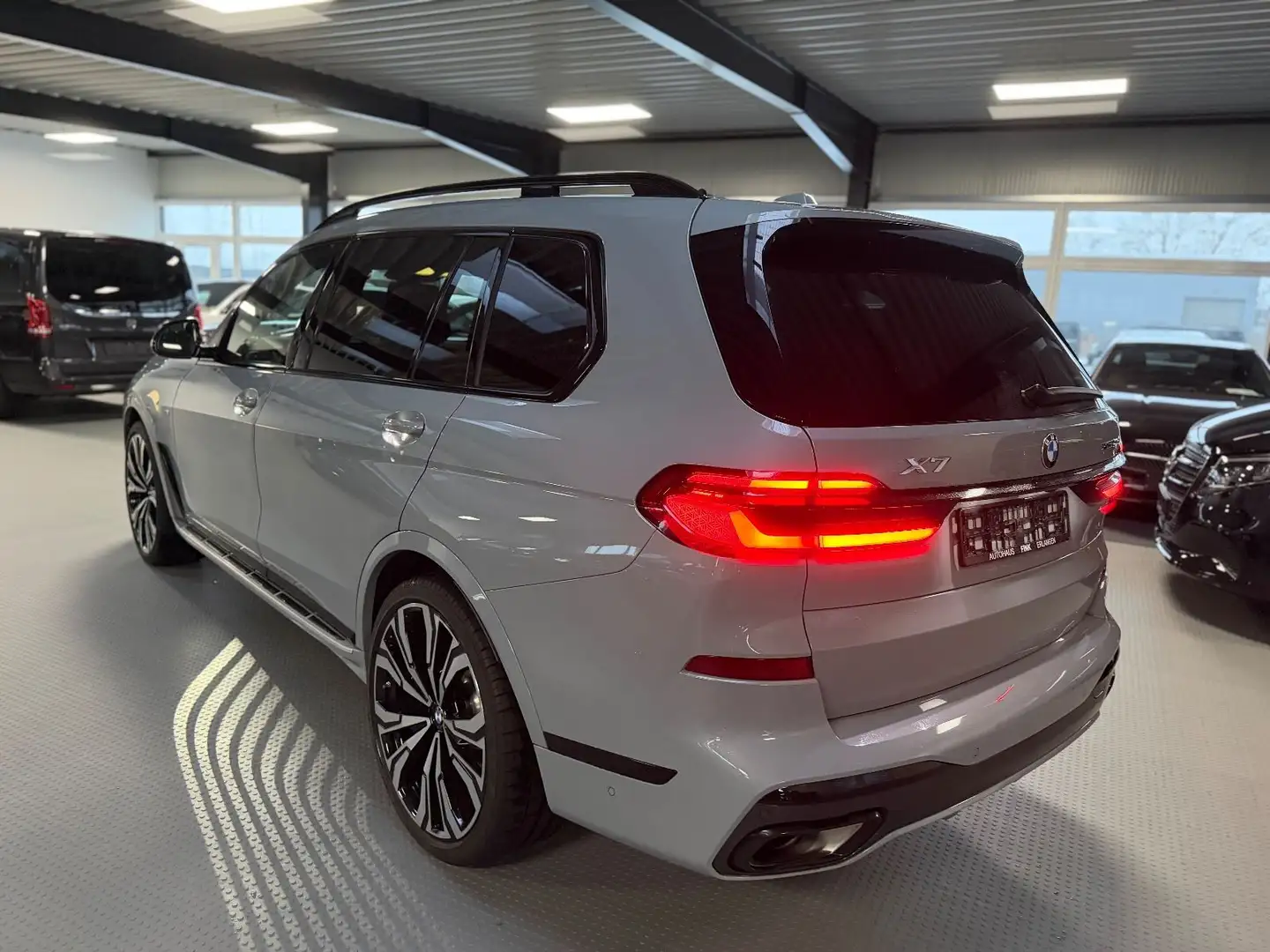 BMW X7 40d M Sport Pro -Crystal-Bowers&W-SkyLou-23Zo Gris - 2