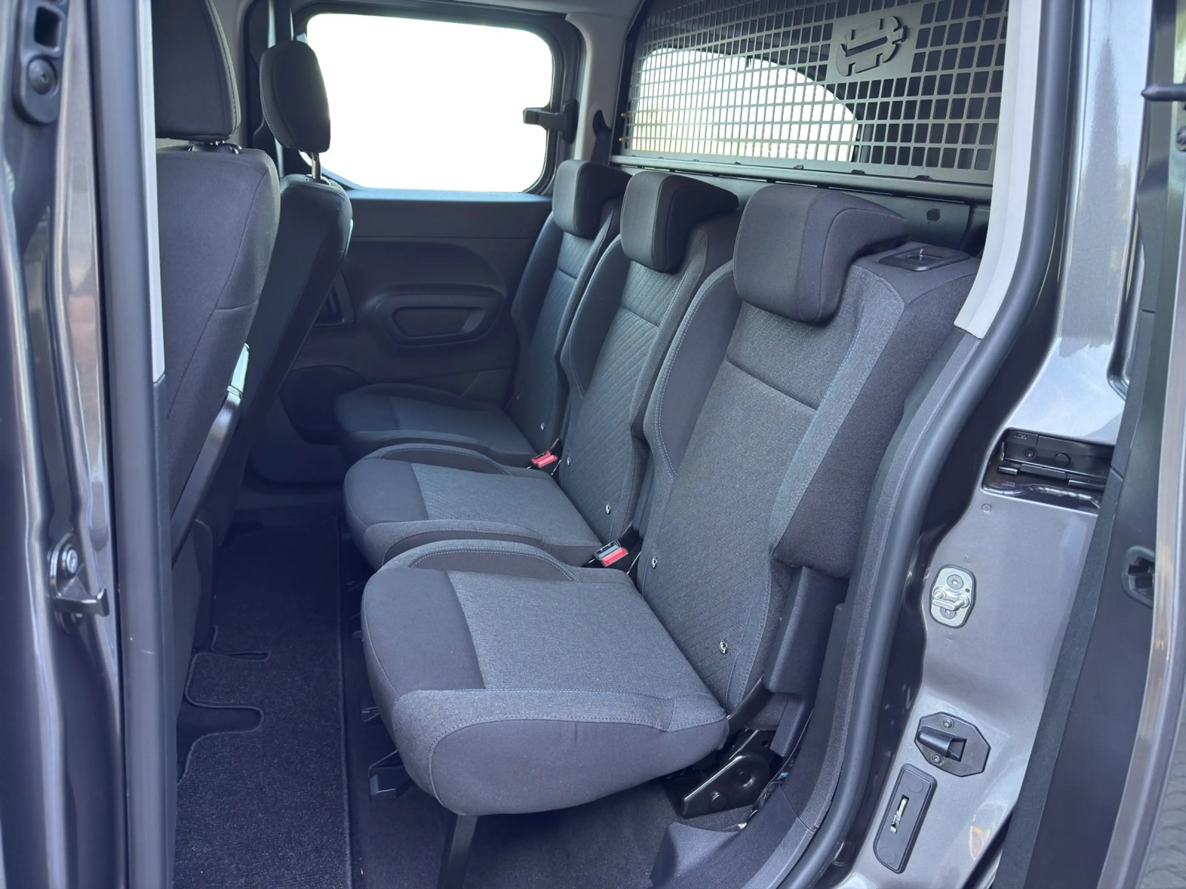 Peugeot Rifter 1.2 PureTech 110 L2 S&S Allure N1 PDC — photo 15