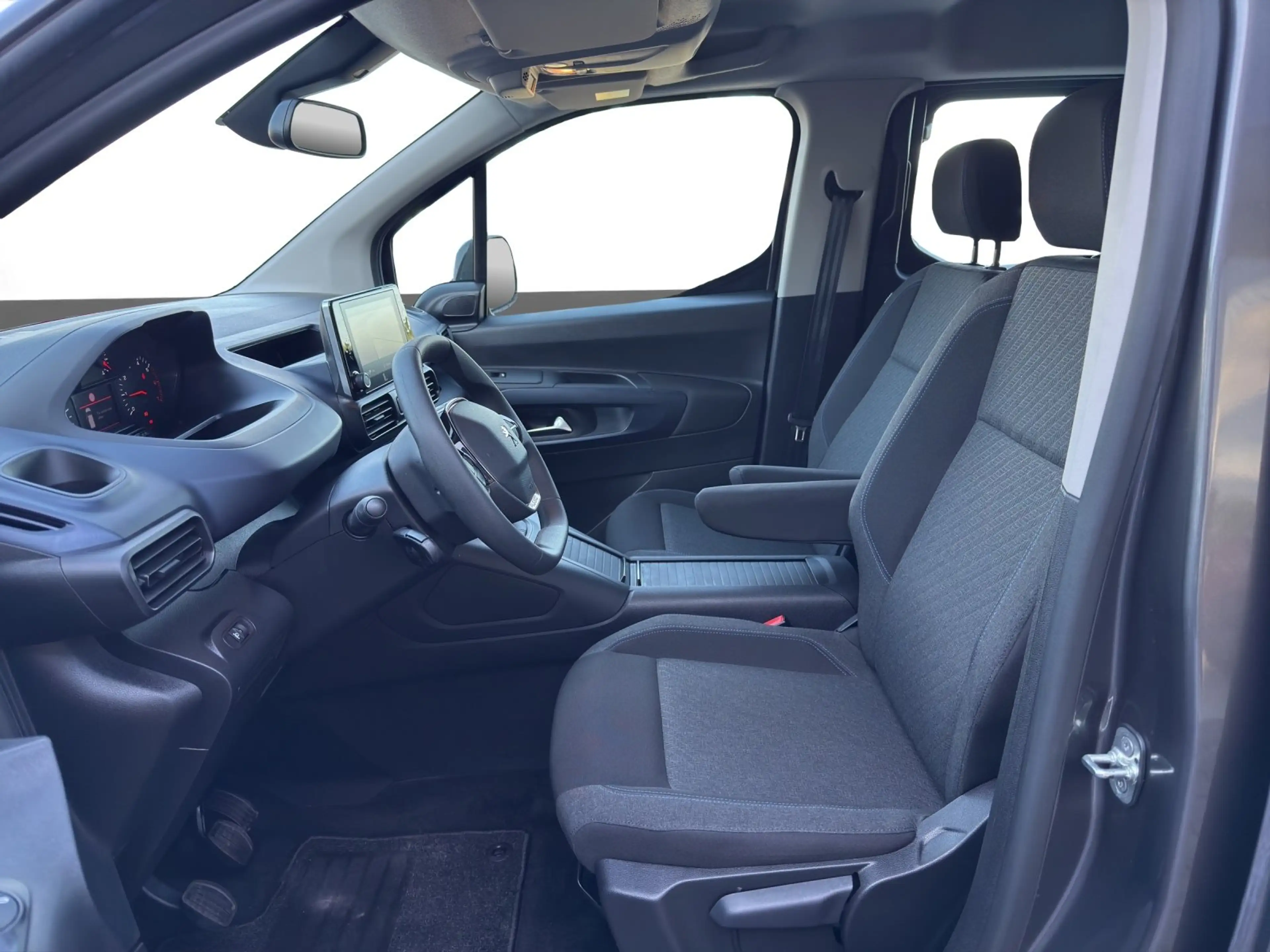 Peugeot Rifter 1.2 PureTech 110 L2 S&S Allure N1 PDC — photo 11