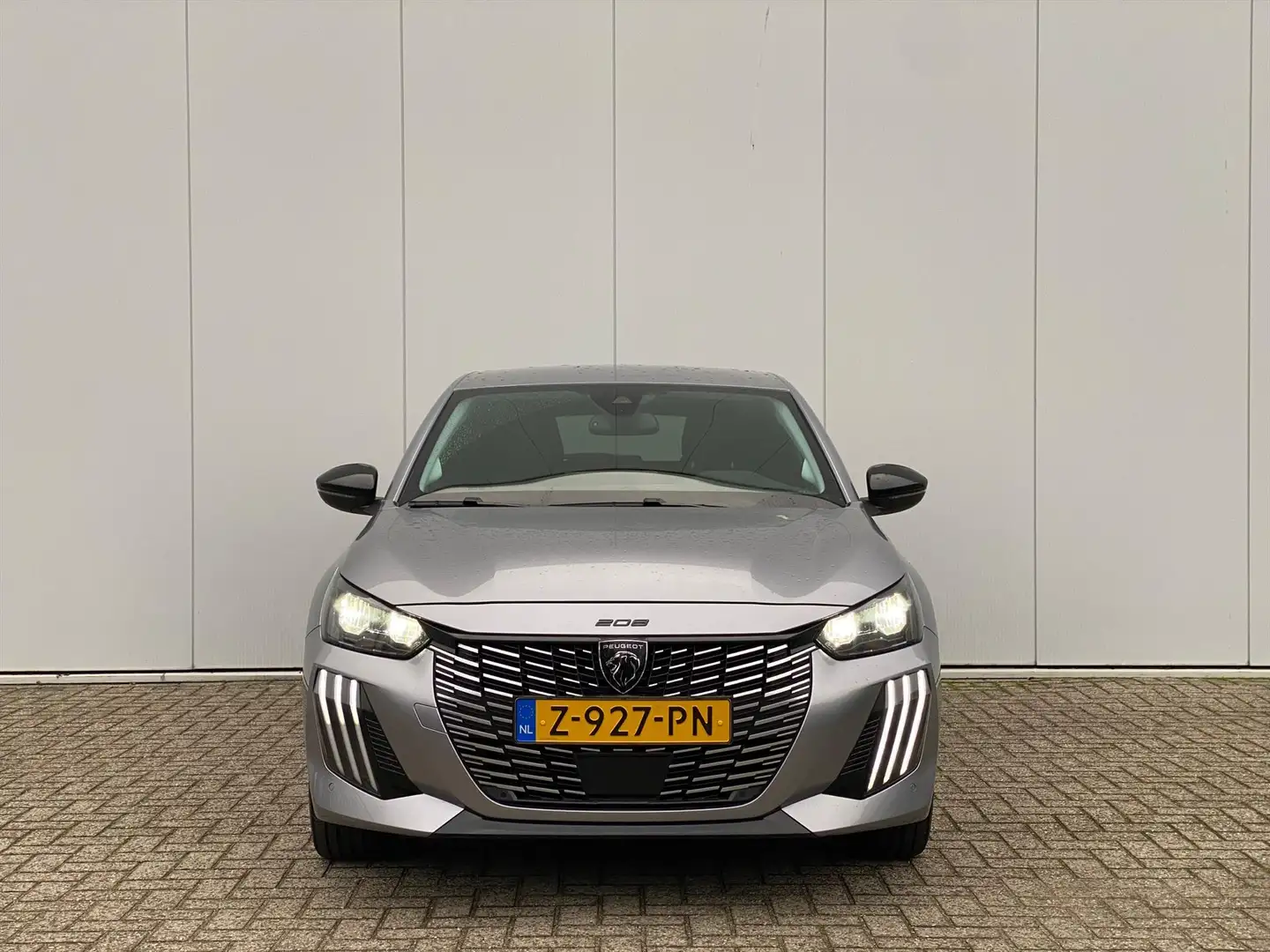 Peugeot 208 1.2 Hybrid 100 e-DCS6 Allure | Navigatie | CarPlay Gris - 2