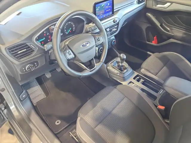 Ford Focus view 10
