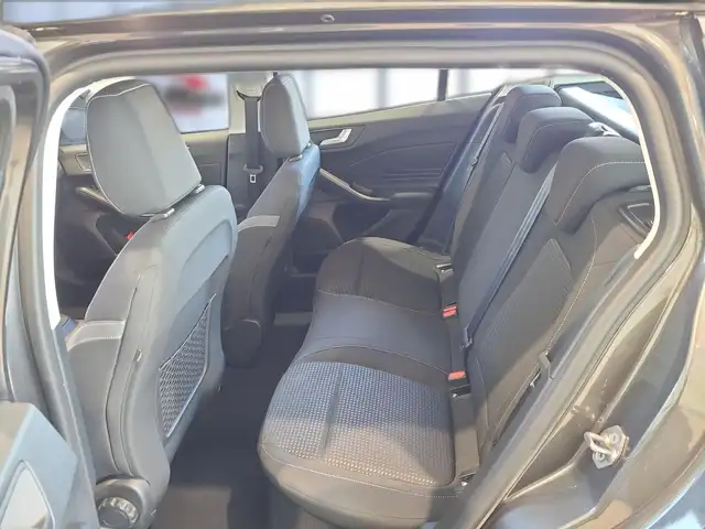 Ford Focus view 14