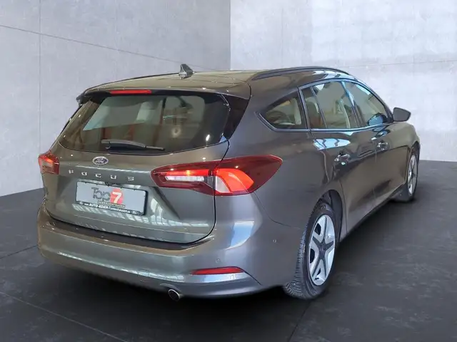 Ford Focus view 5