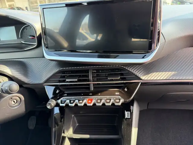 Peugeot 208 view 12