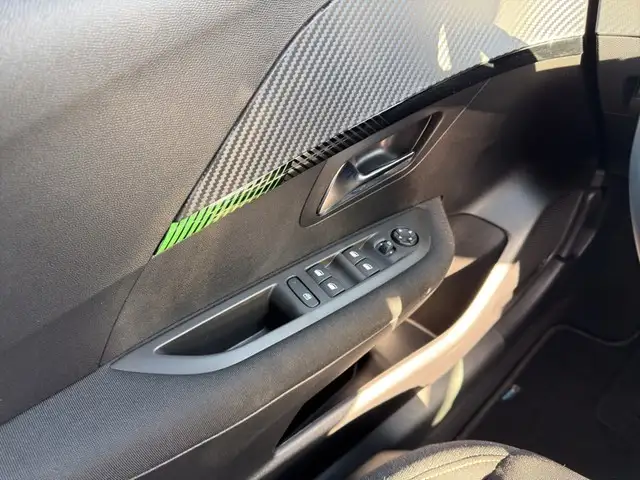 Peugeot 208 view 14