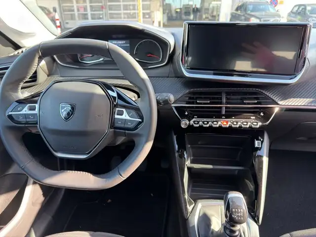 Peugeot 208 view 10