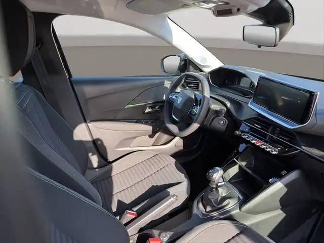 Peugeot 208 view 9