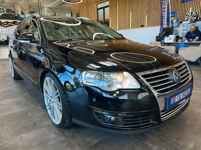 Volkswagen Passat view 3
