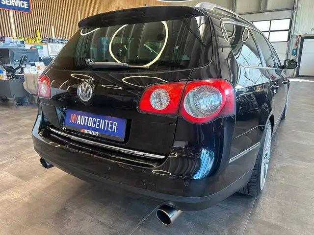 Volkswagen Passat view 2