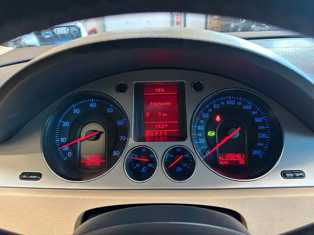 Volkswagen Passat view 13