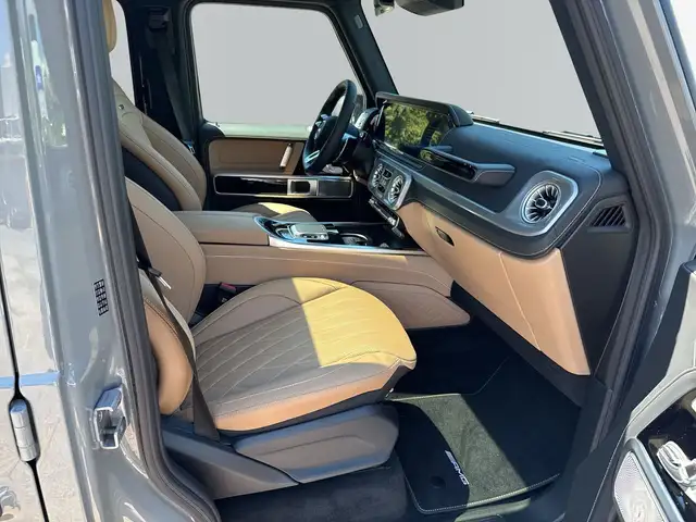 Mercedes-Benz G-Class view 9