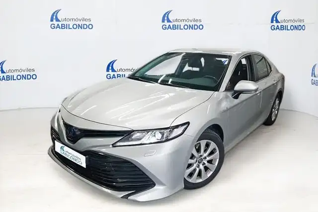 Toyota Camry 2.5 220H Advance