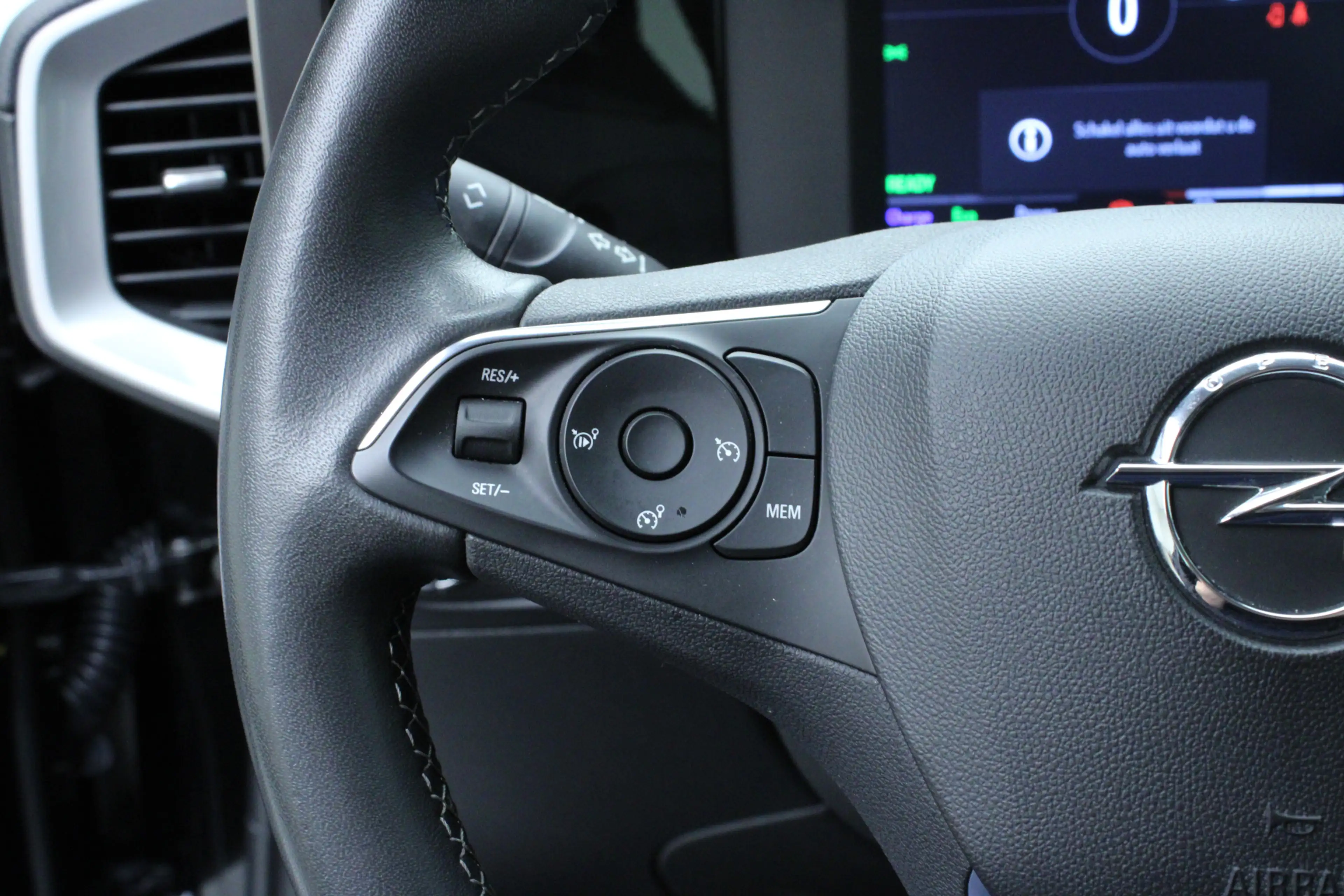 Opel Mokka-E Electric Level 2 50 kWh | Navi / Carplay / Cruise — photo 17