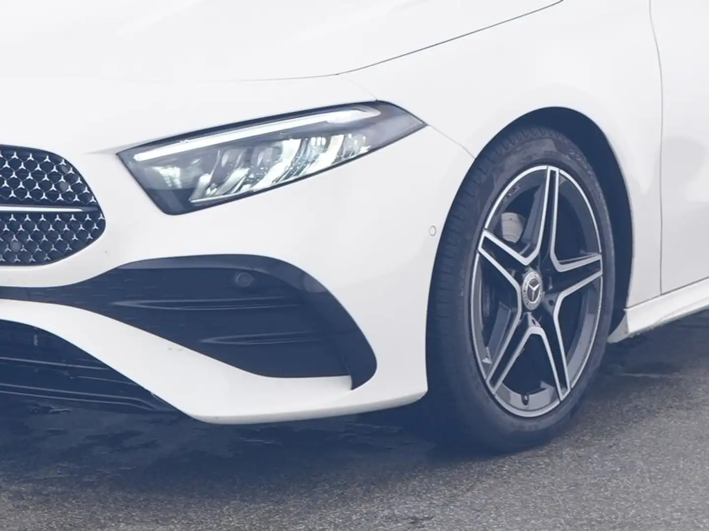 Mercedes-Benz A 200 Limousine AMG Line Night+WiPa+18"+Lederpak White - 2