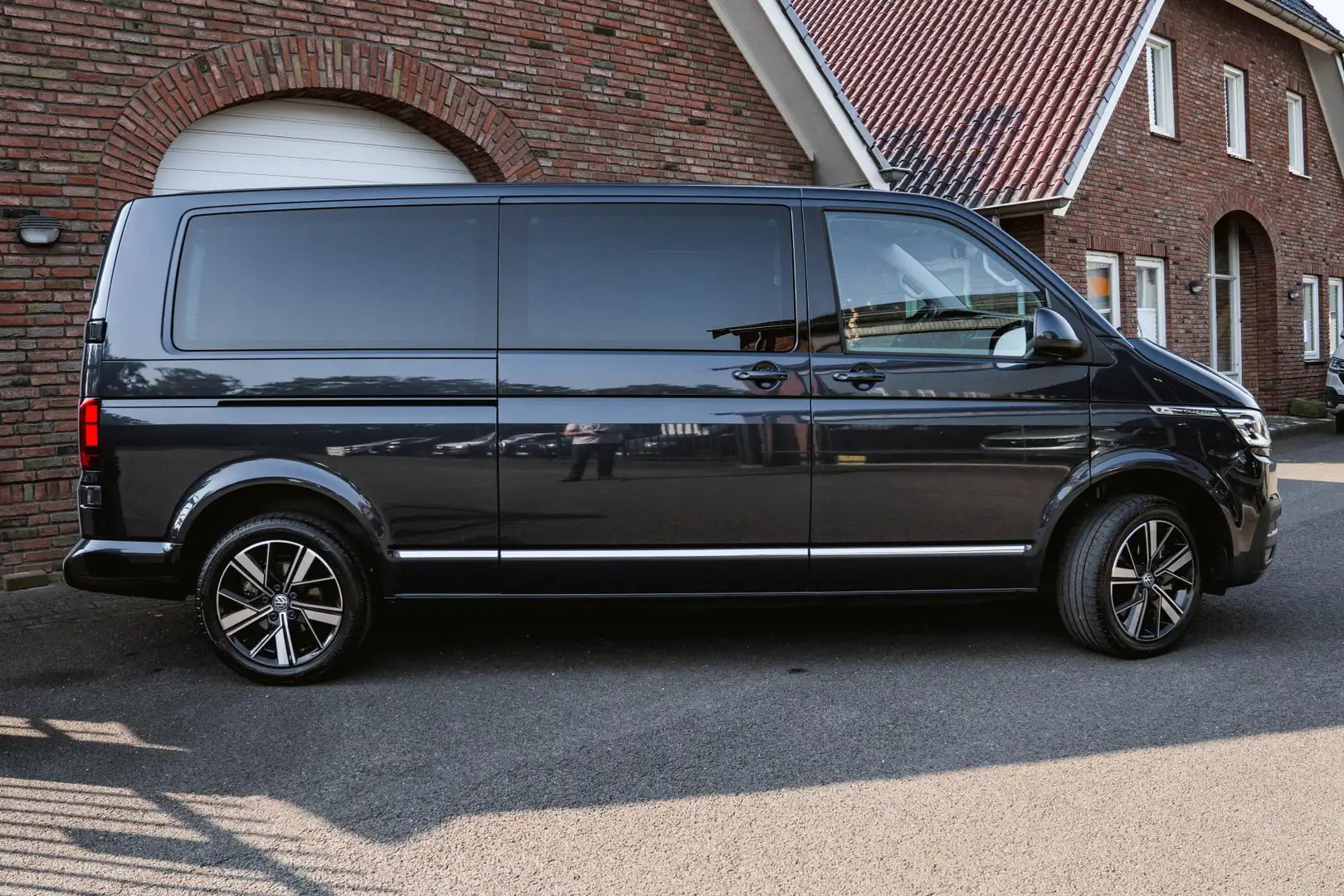 Volkswagen T6.1 Caravelle 2.0 TDI 204 PK DSG L2H1 DUB/CAB A-Deuren ACC | LED Blauw - 2
