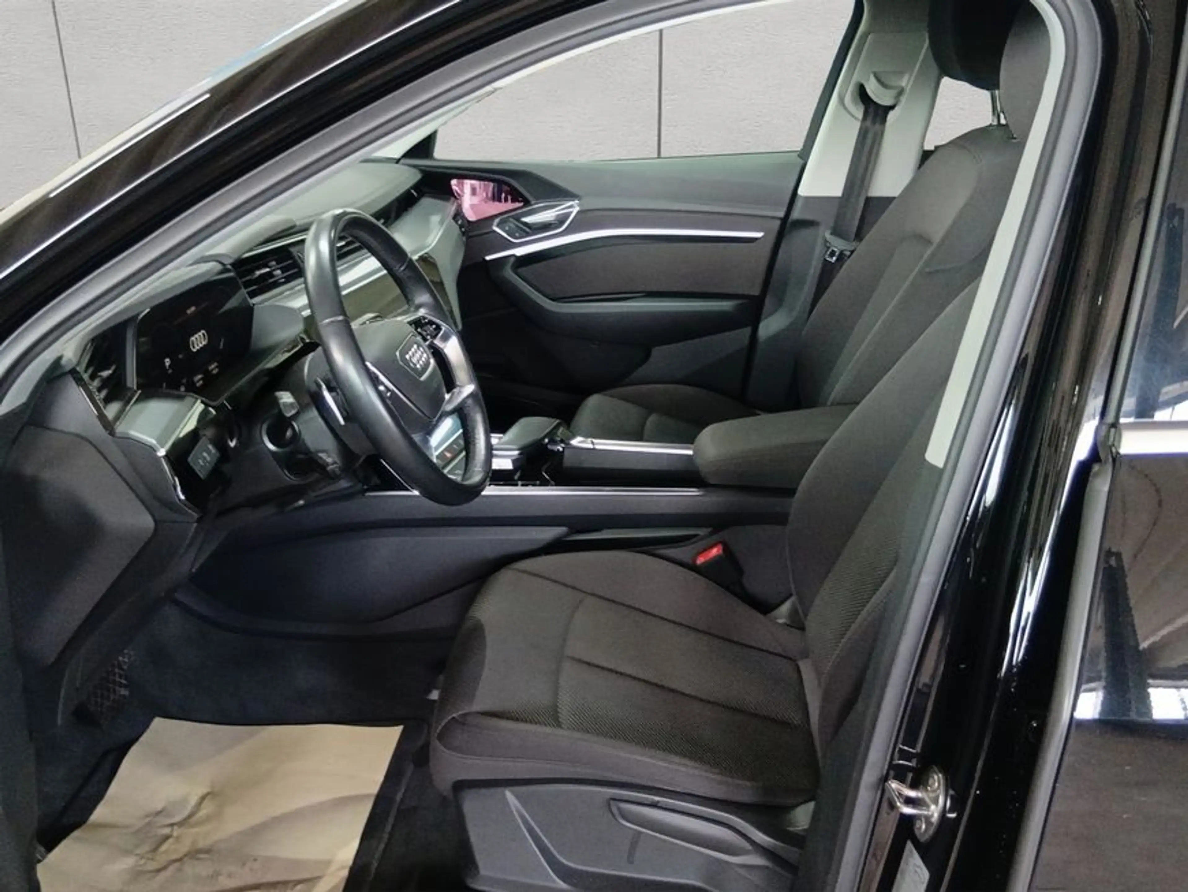 Audi e-tron 50 quattro — photo 11