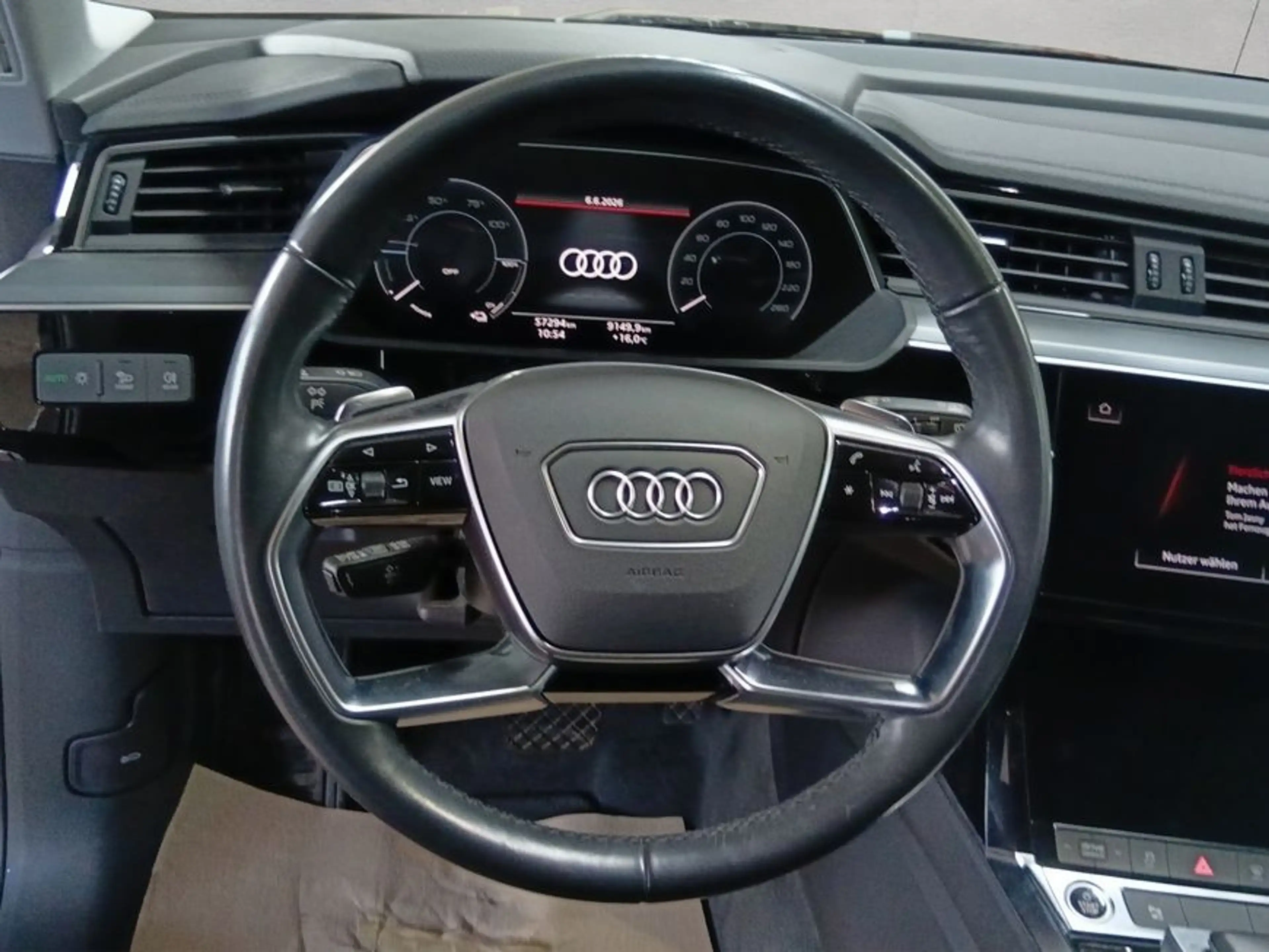 Audi e-tron 50 quattro — photo 12
