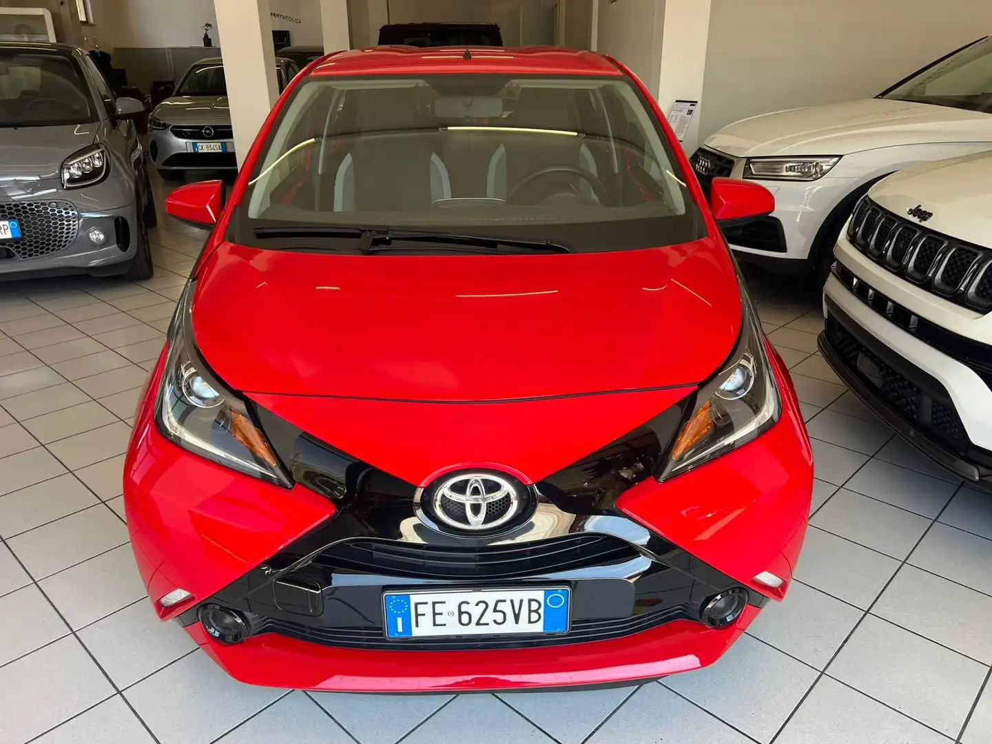 Toyota Aygo 5p 1.0 x-Play GARANZIA FINO 2031 Rosso - 2