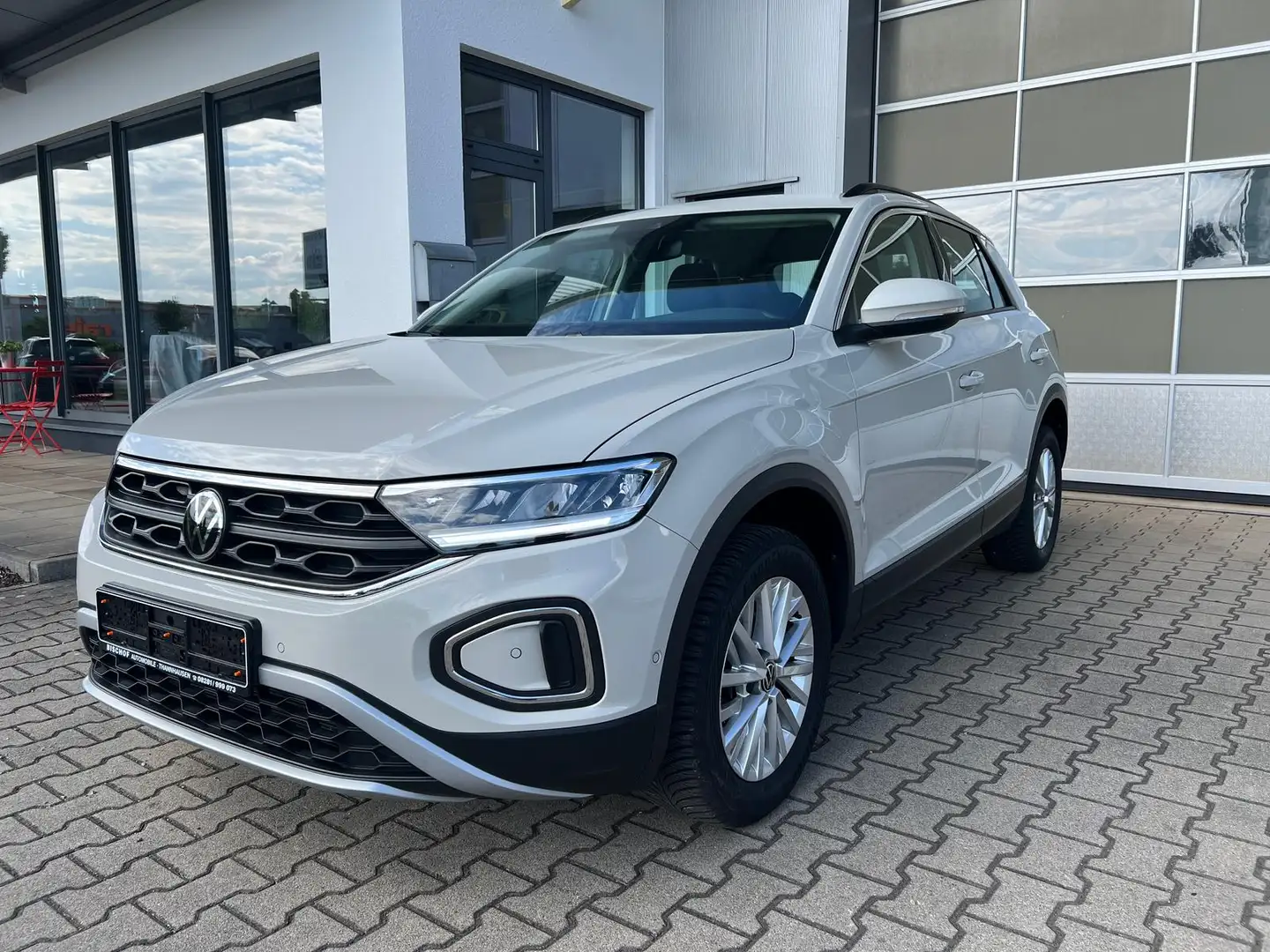 Volkswagen T-Roc 1.5 16V TSI DSG ACT AHK SHZ Navi LED Grijs - 1