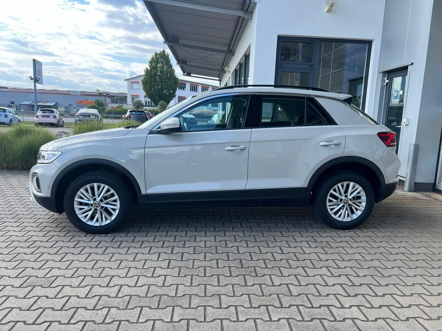 Volkswagen T-Roc 1.5 16V TSI DSG ACT AHK SHZ Navi LED Grijs - 2