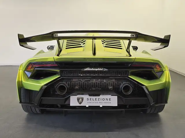 Lamborghini Huracan view 4