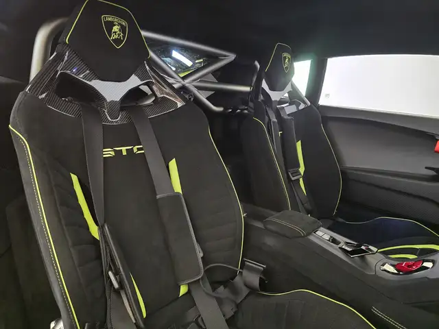 Lamborghini Huracan view 8