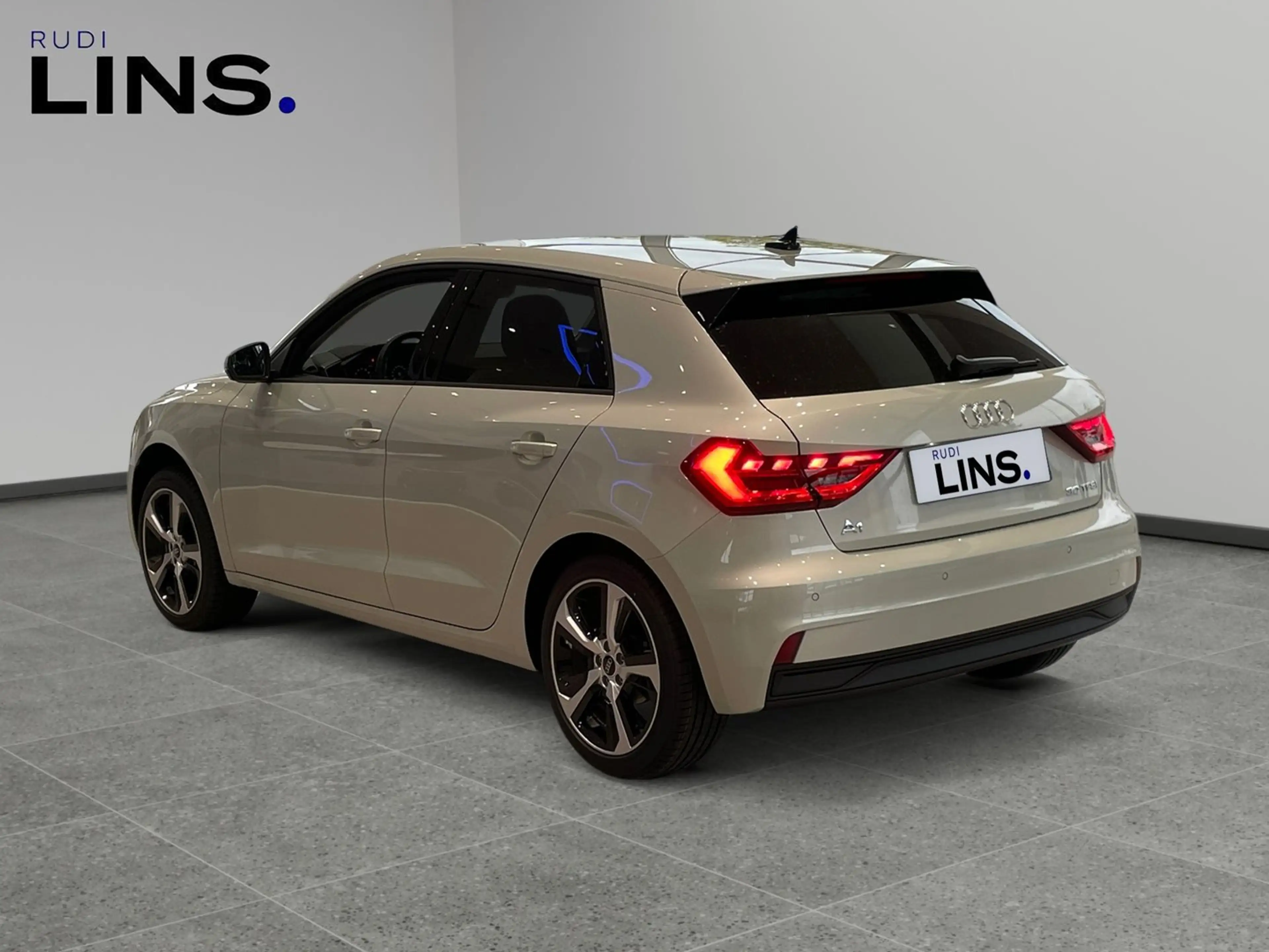Audi A1 30 TFSI intense — photo 3