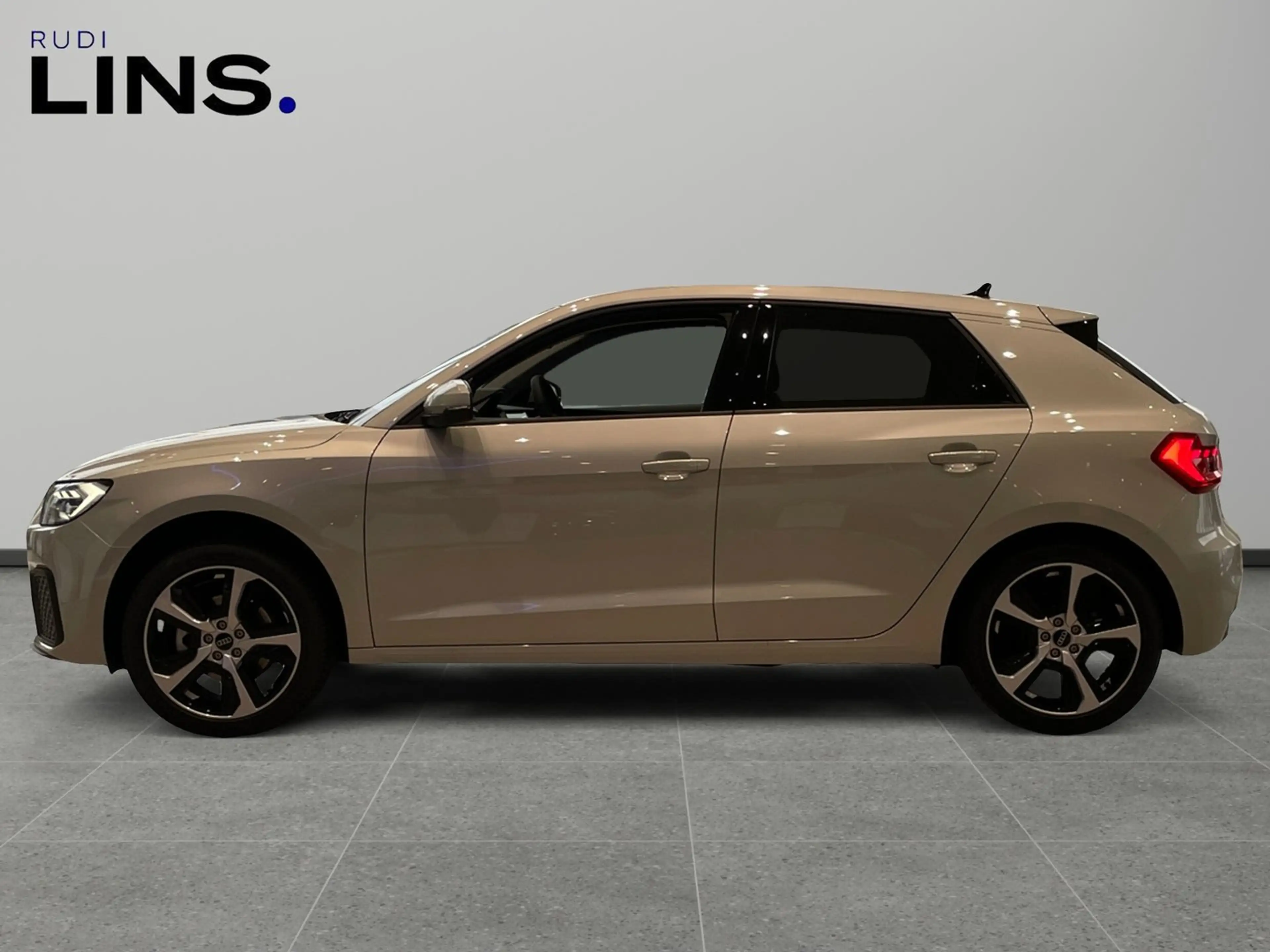 Audi A1 30 TFSI intense — photo 2