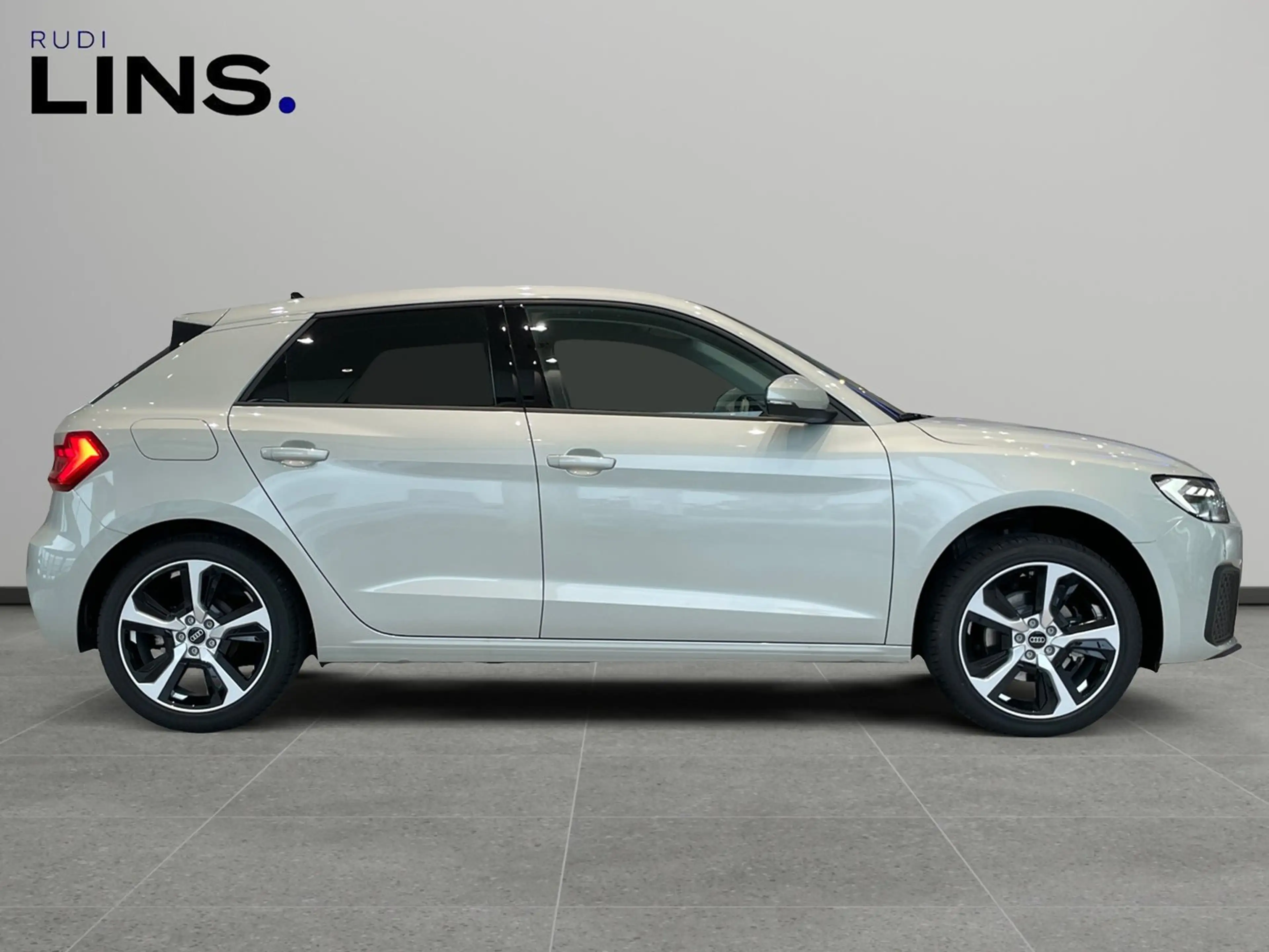 Audi A1 30 TFSI intense — photo 6