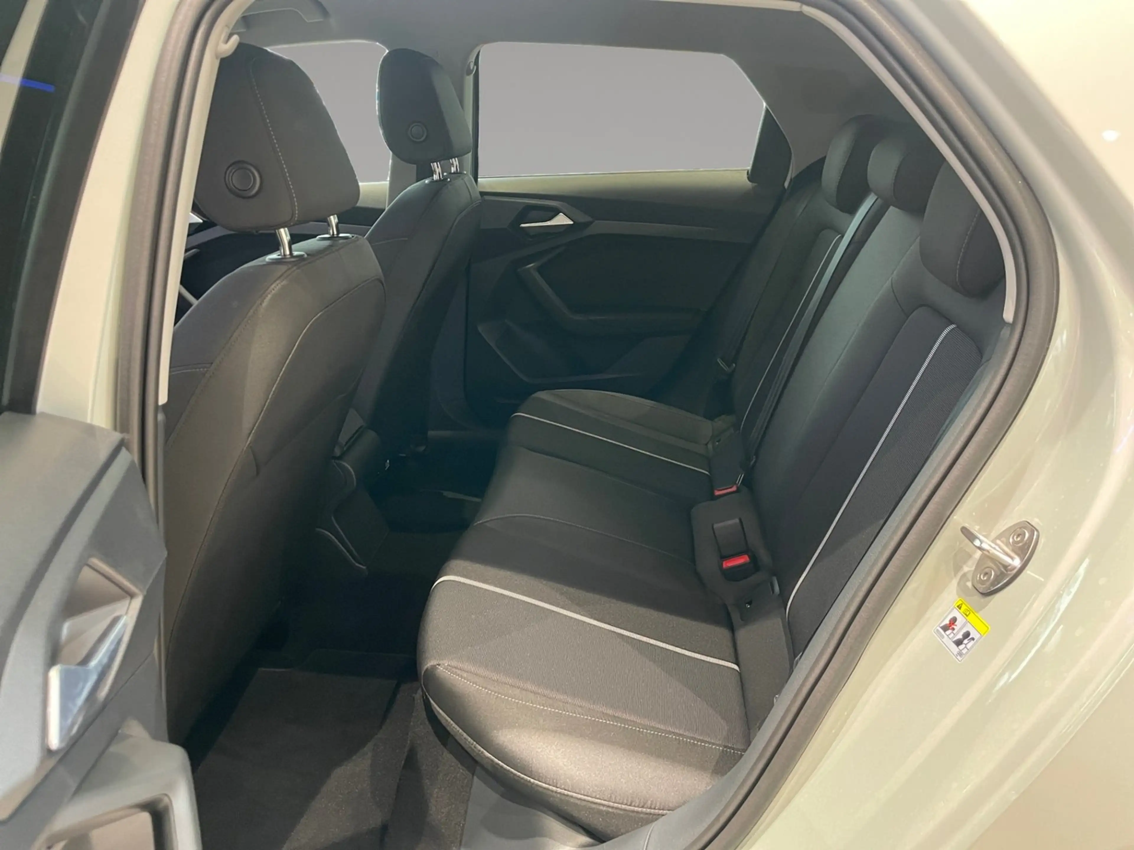 Audi A1 30 TFSI intense — photo 13