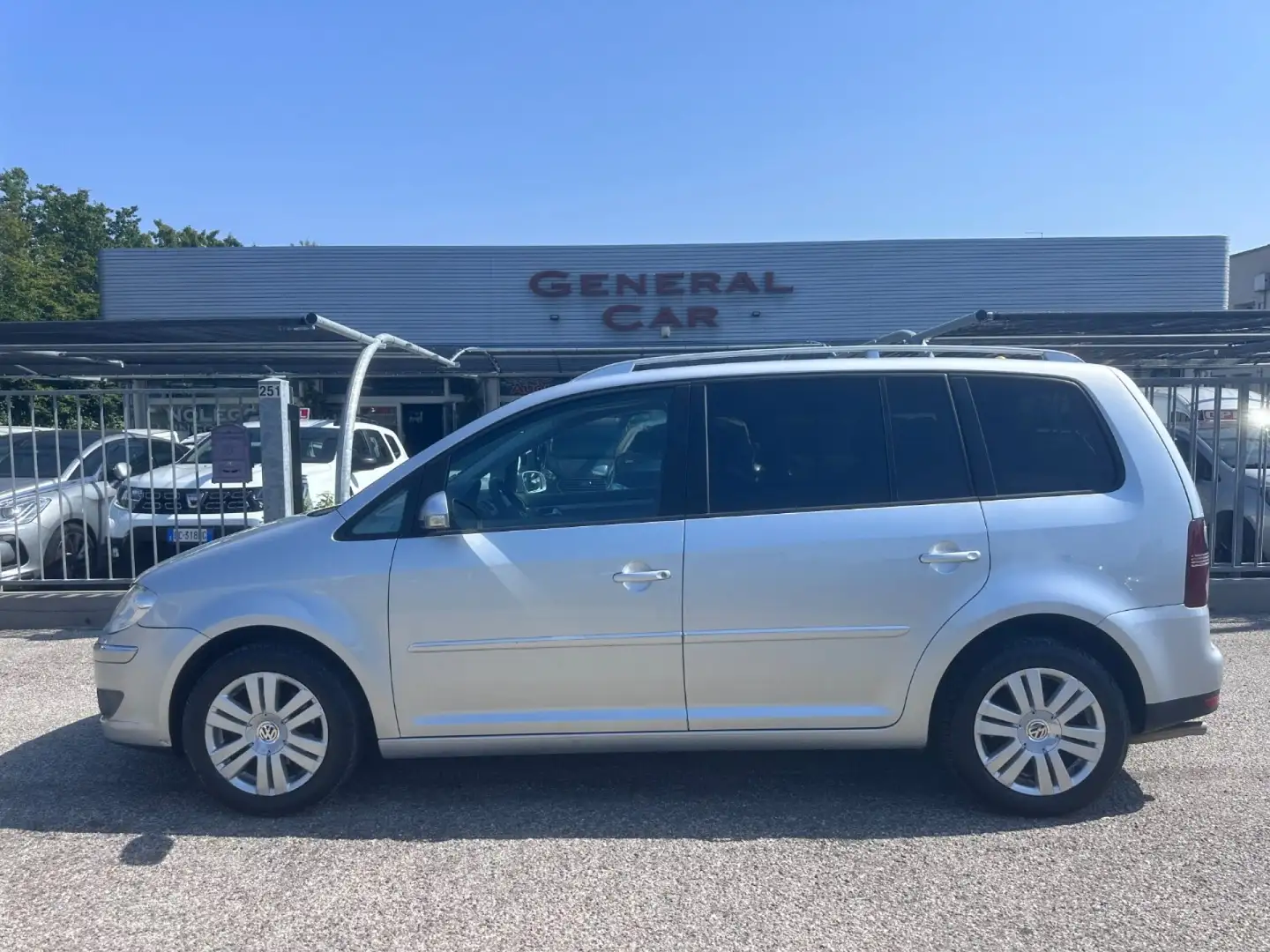Volkswagen Touran 7 POSTI 2.0 Highline Ecofuel Argento - 1