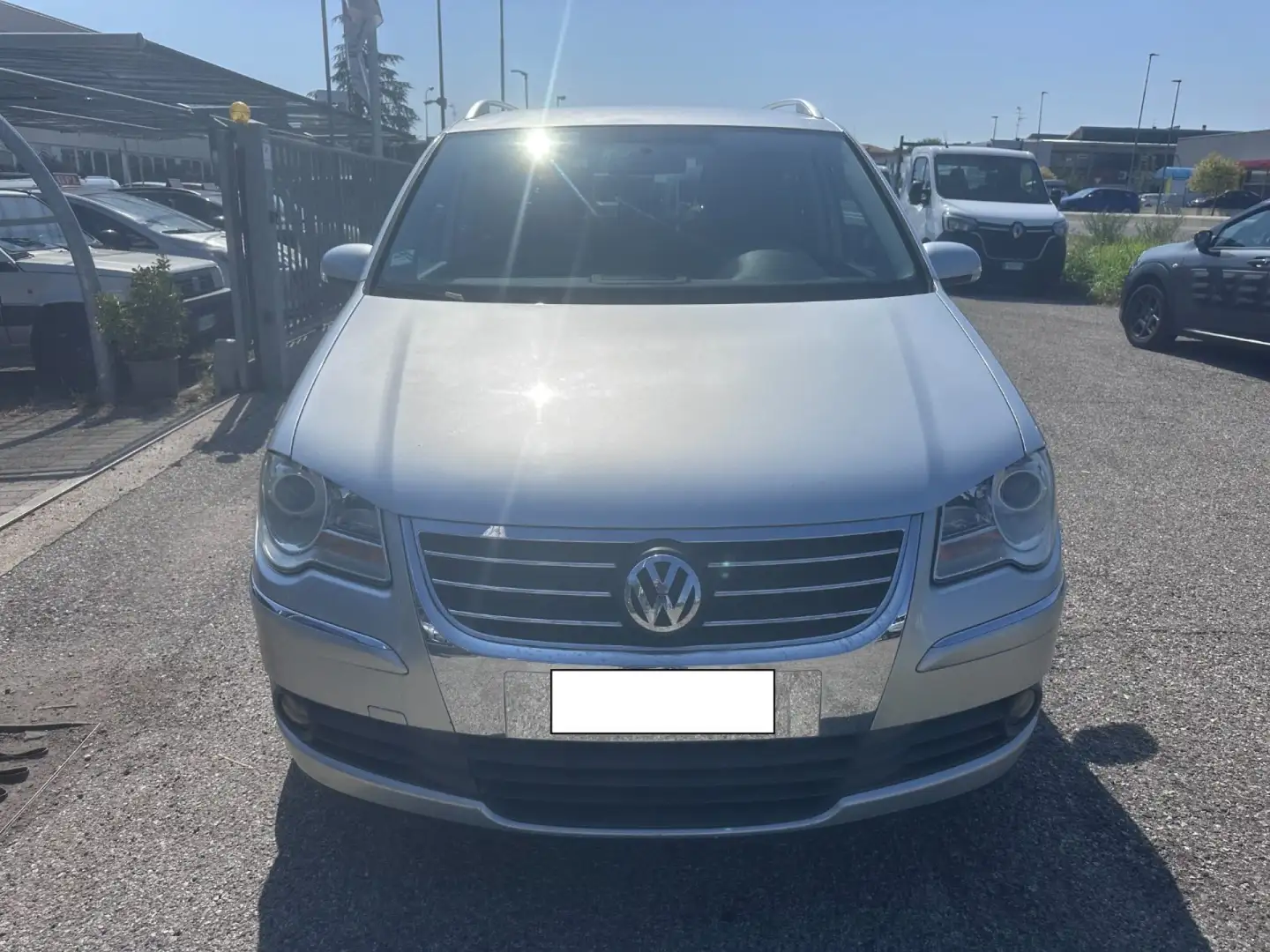 Volkswagen Touran 7 POSTI 2.0 Highline Ecofuel Argento - 2
