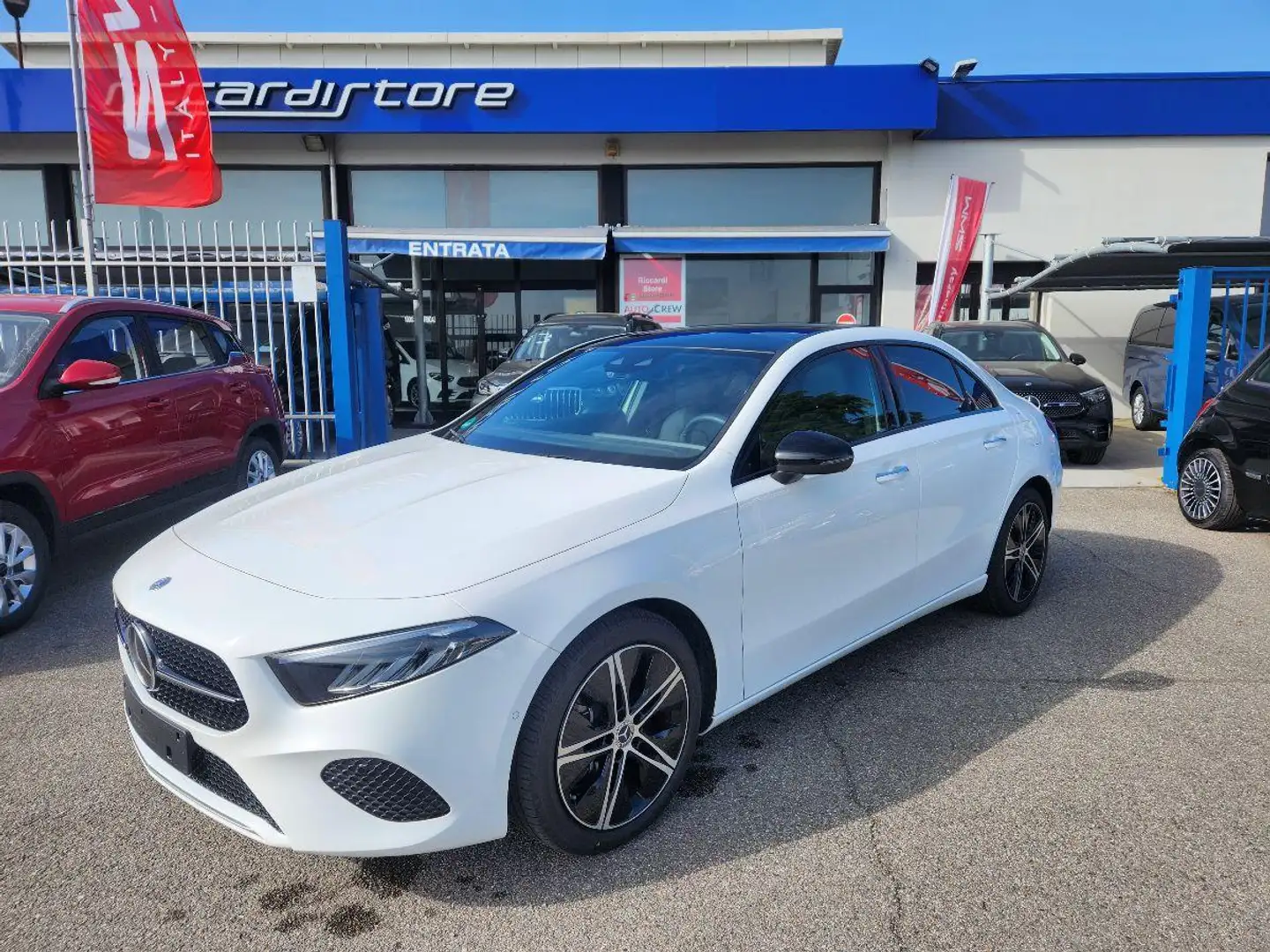 Mercedes-Benz A 250 Automatic 4Matic 4p. Sport SEDAN TETTO PANORAMA Bianco - 2