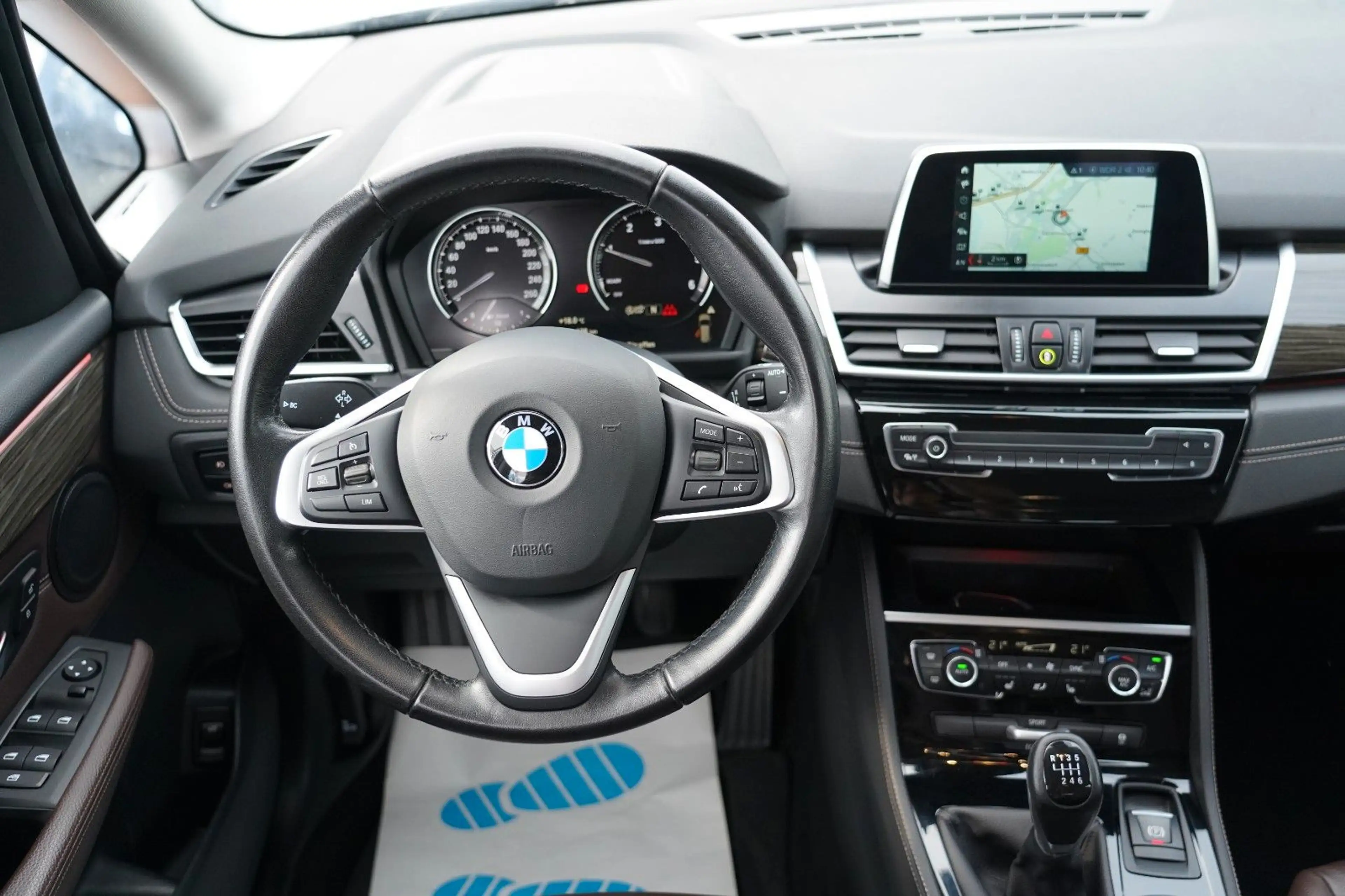 BMW 216 Luxury Line 7Sitze LED NAVI — photo 11