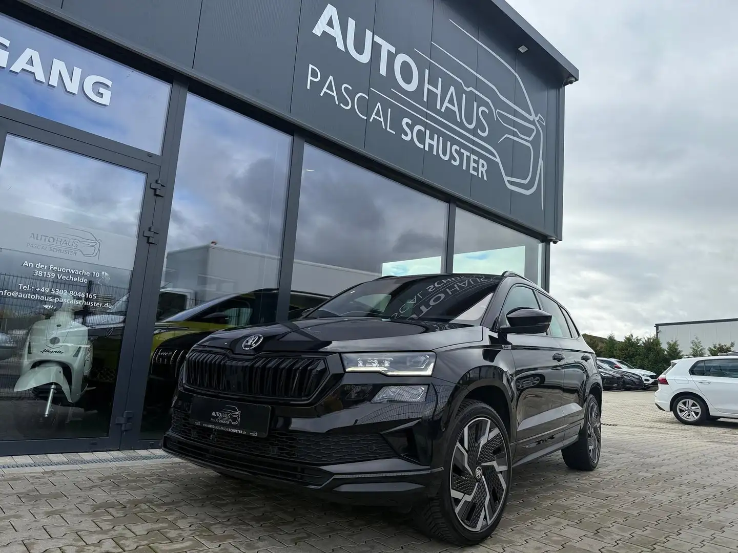 Skoda Karoq Sportline 4x4 2.0 TDI/DSG/LED/VIRTUAL/AHK/ Schwarz - 1