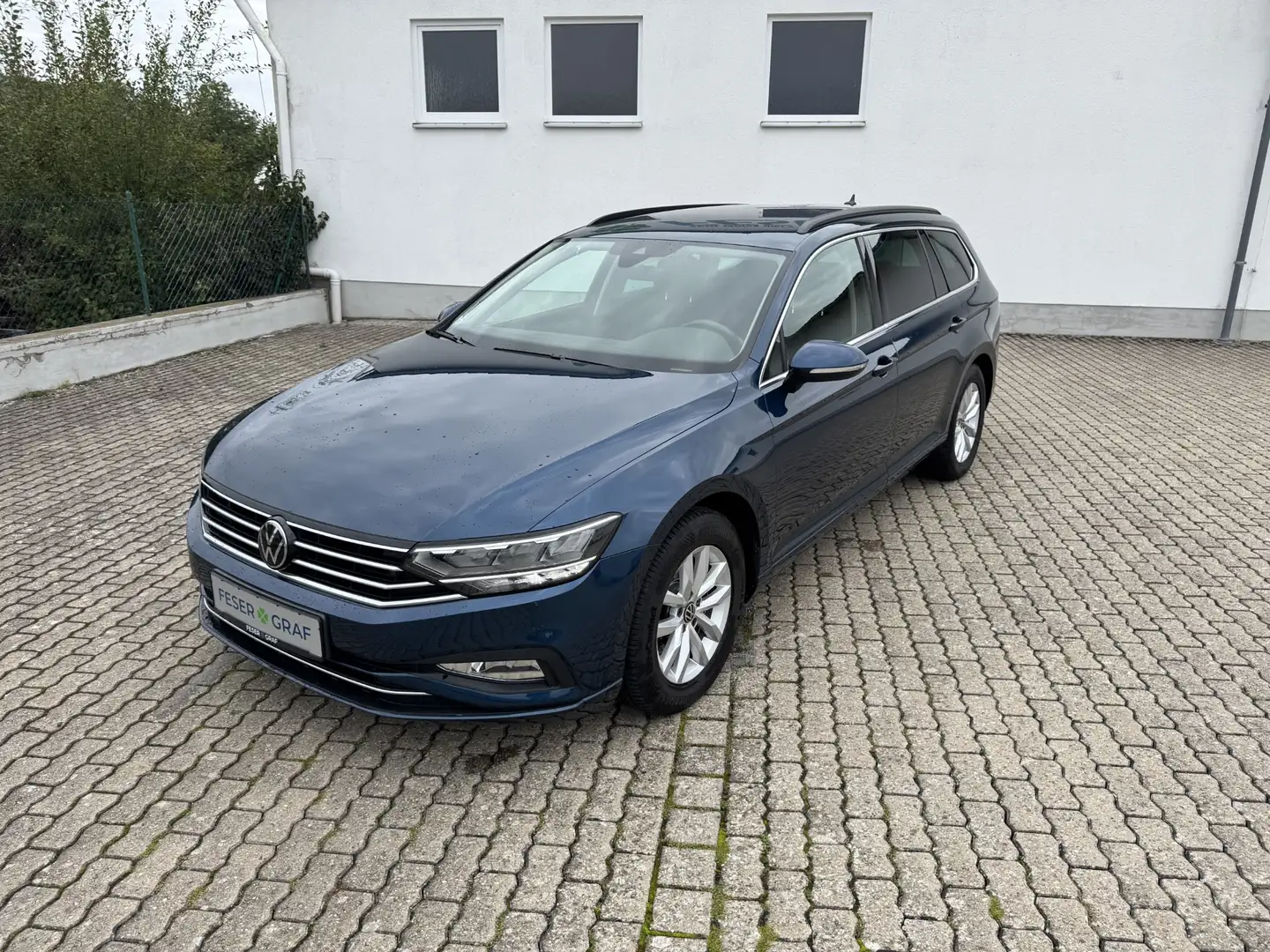 Volkswagen Passat Variant 2.0 TDI Business AHK KAM NAV LED Blau - 2