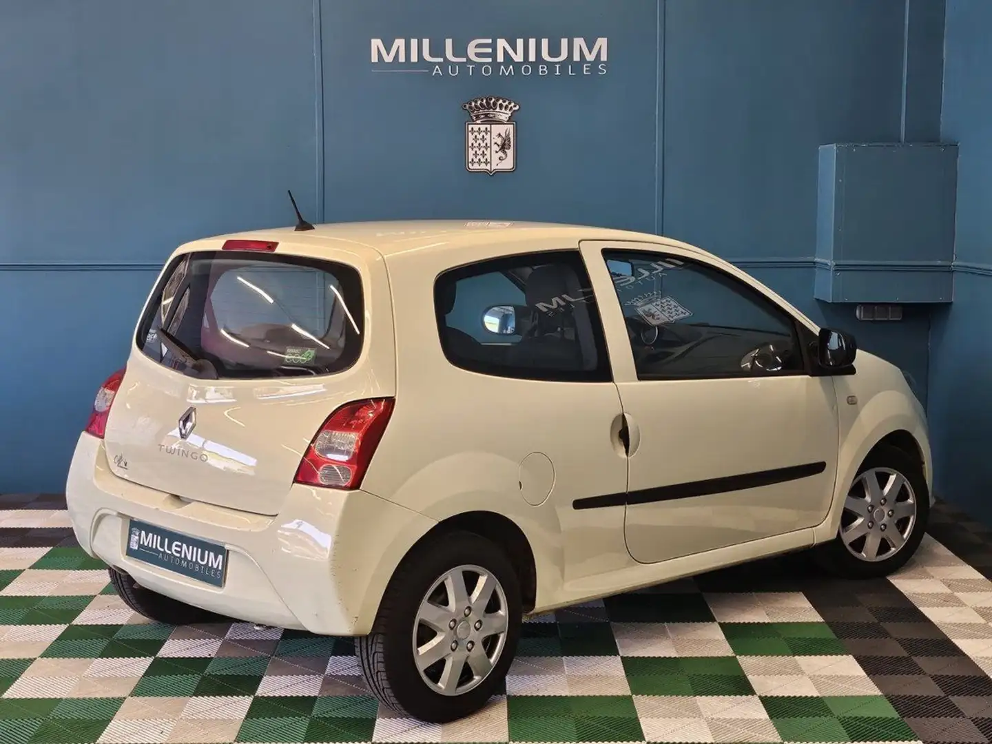 Renault Twingo II 1.2 LEV 16V 75CH ACCESS ECO² Jaune - 2