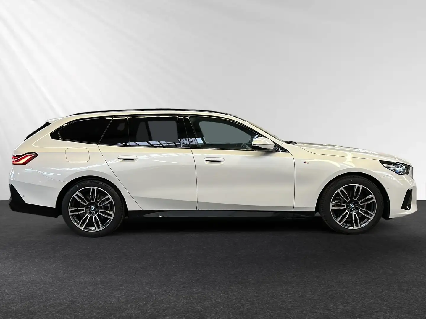 BMW 520 d Touring M Sport|AHK|Pano|Harman/Kardon Weiß - 2