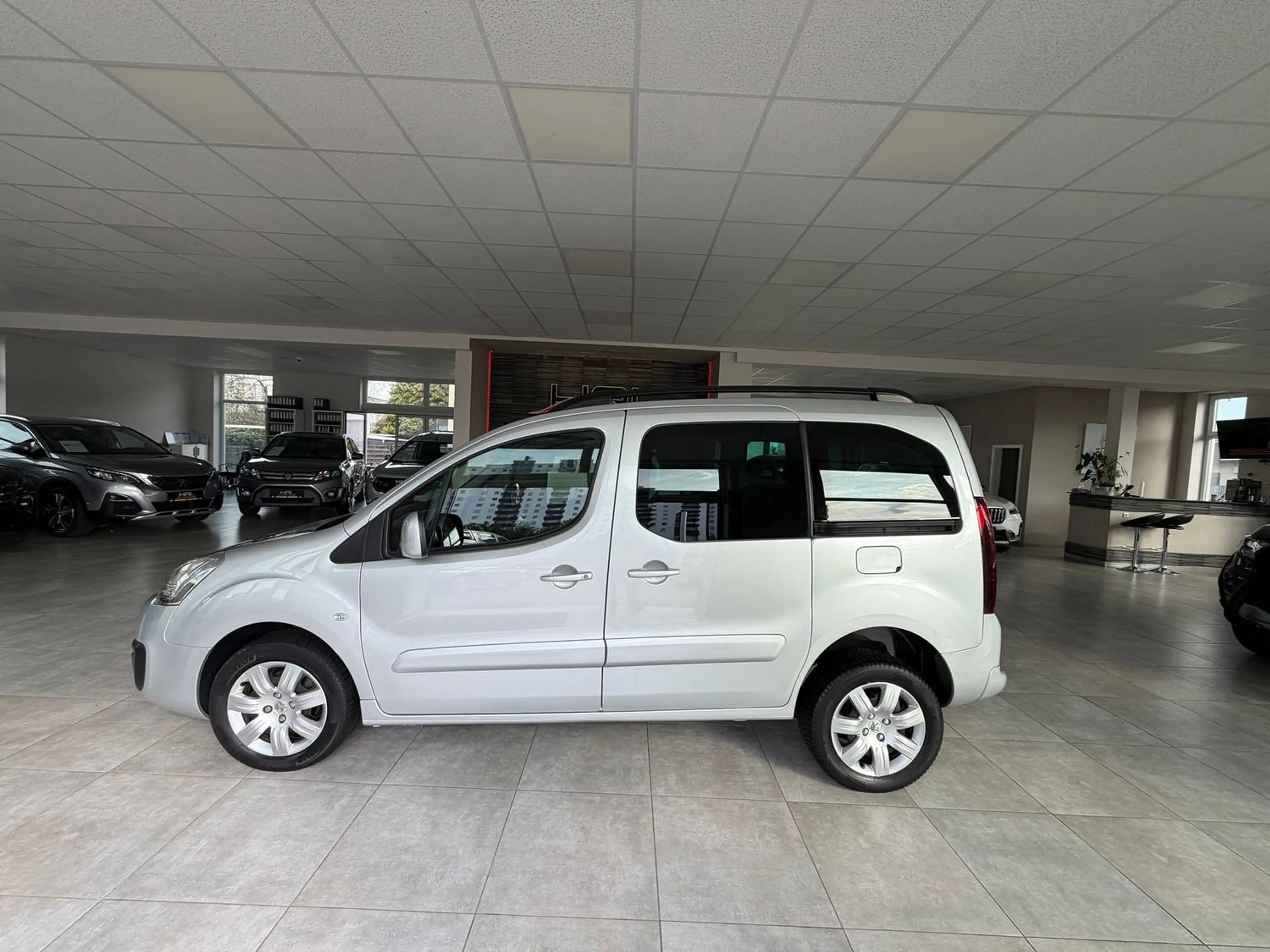 Peugeot Partner Esplanade 5-Sitzer/Behindertengerecht/Klima — photo 7
