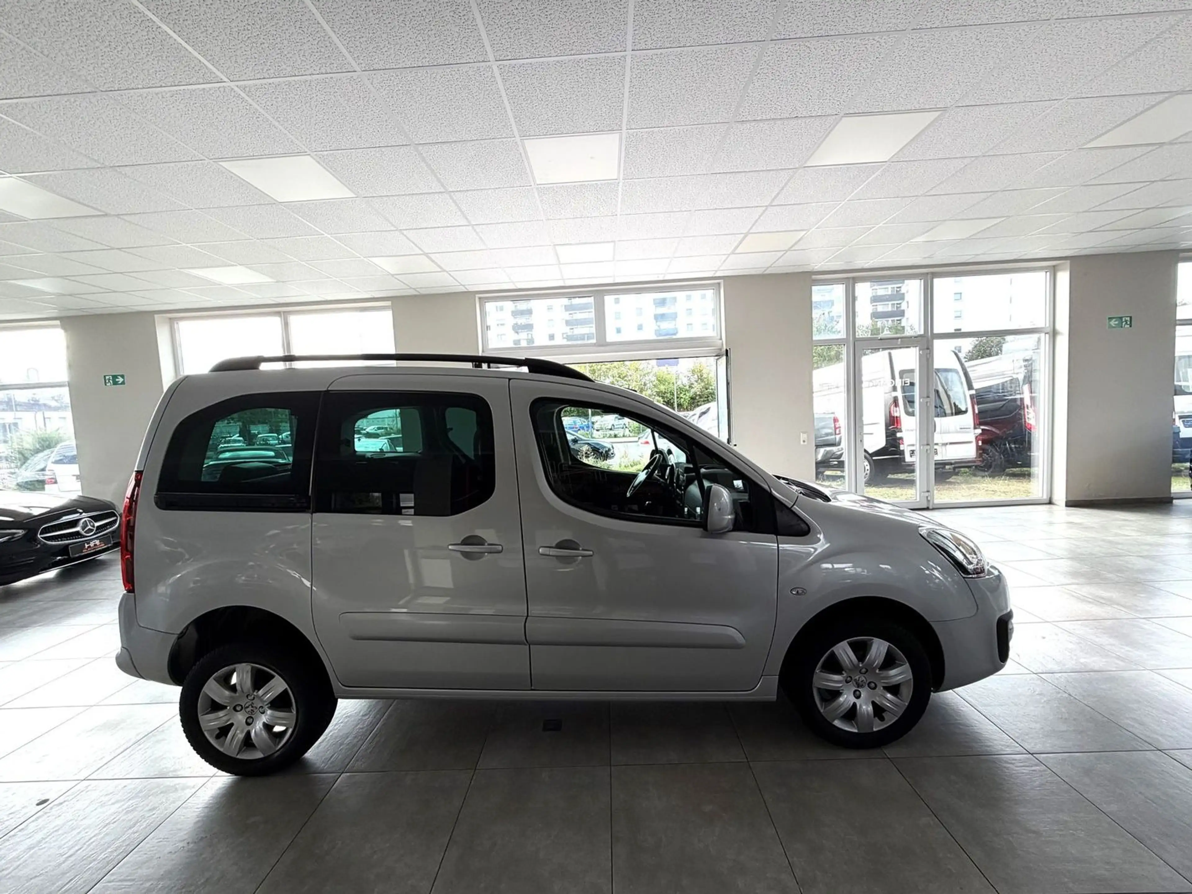 Peugeot Partner Esplanade 5-Sitzer/Behindertengerecht/Klima — photo 8